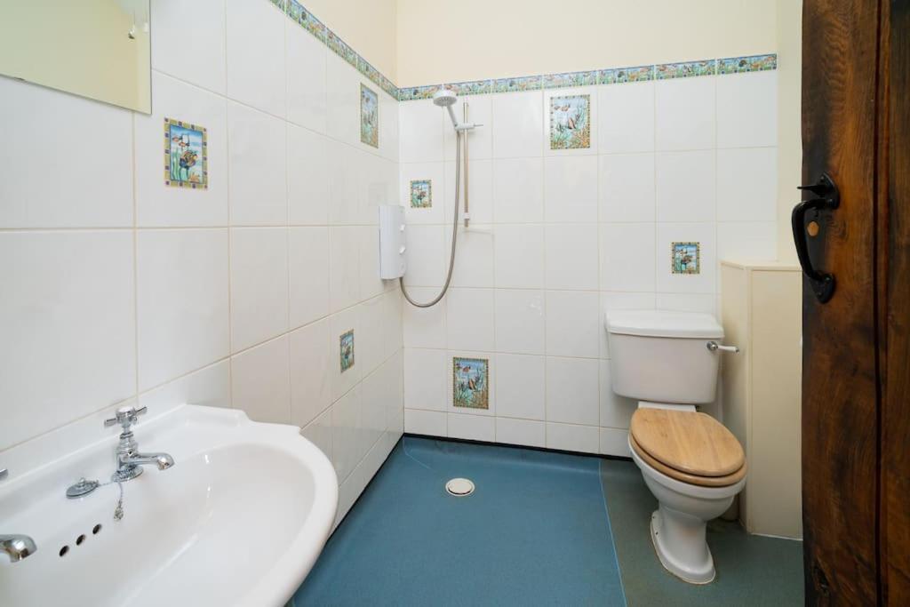 Well Cottage - Compact & Cosy! view 3