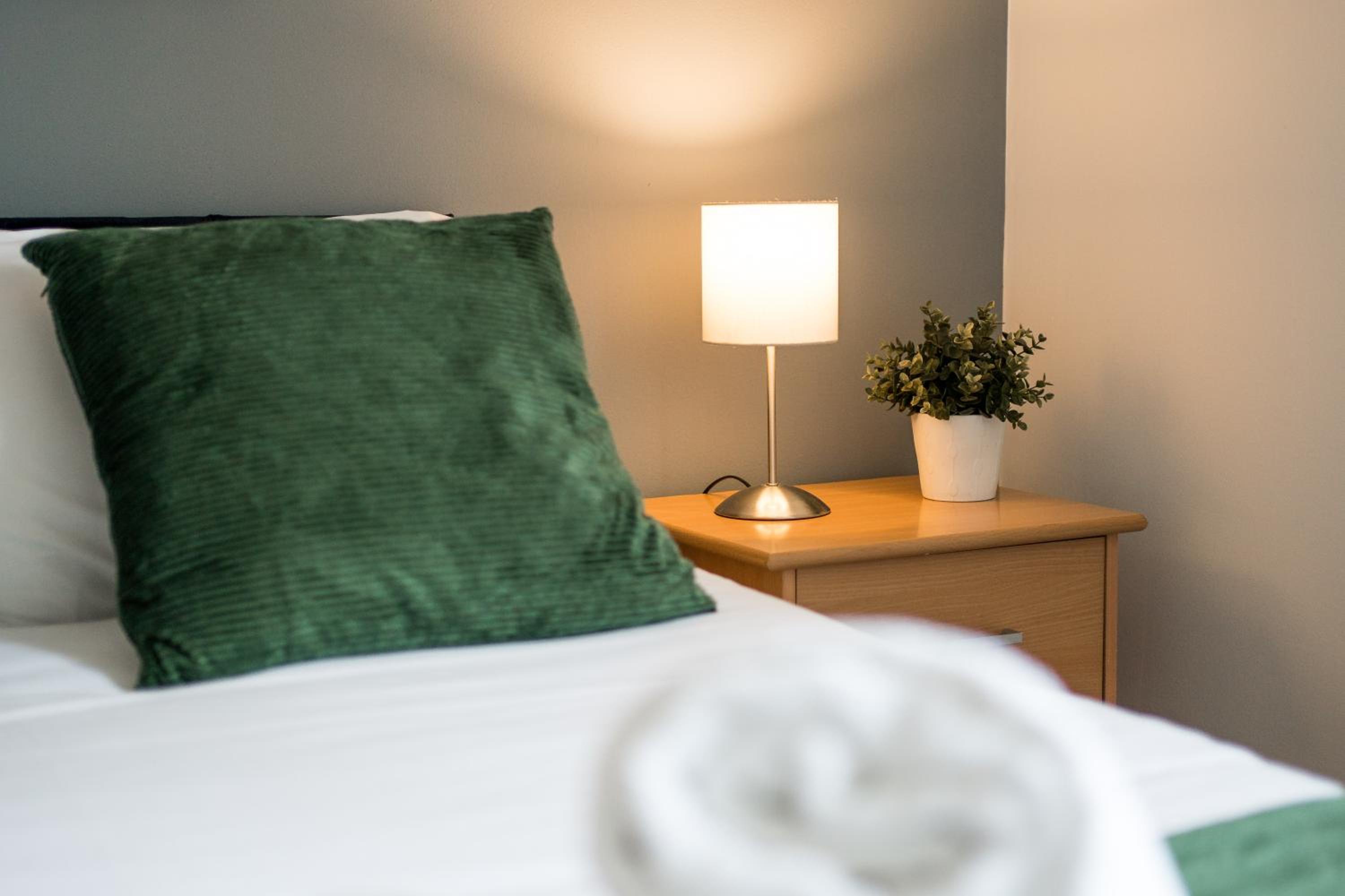 London Bridge Flat with Fast WiFi Ideal for Longer Stays Near Guys Hospital