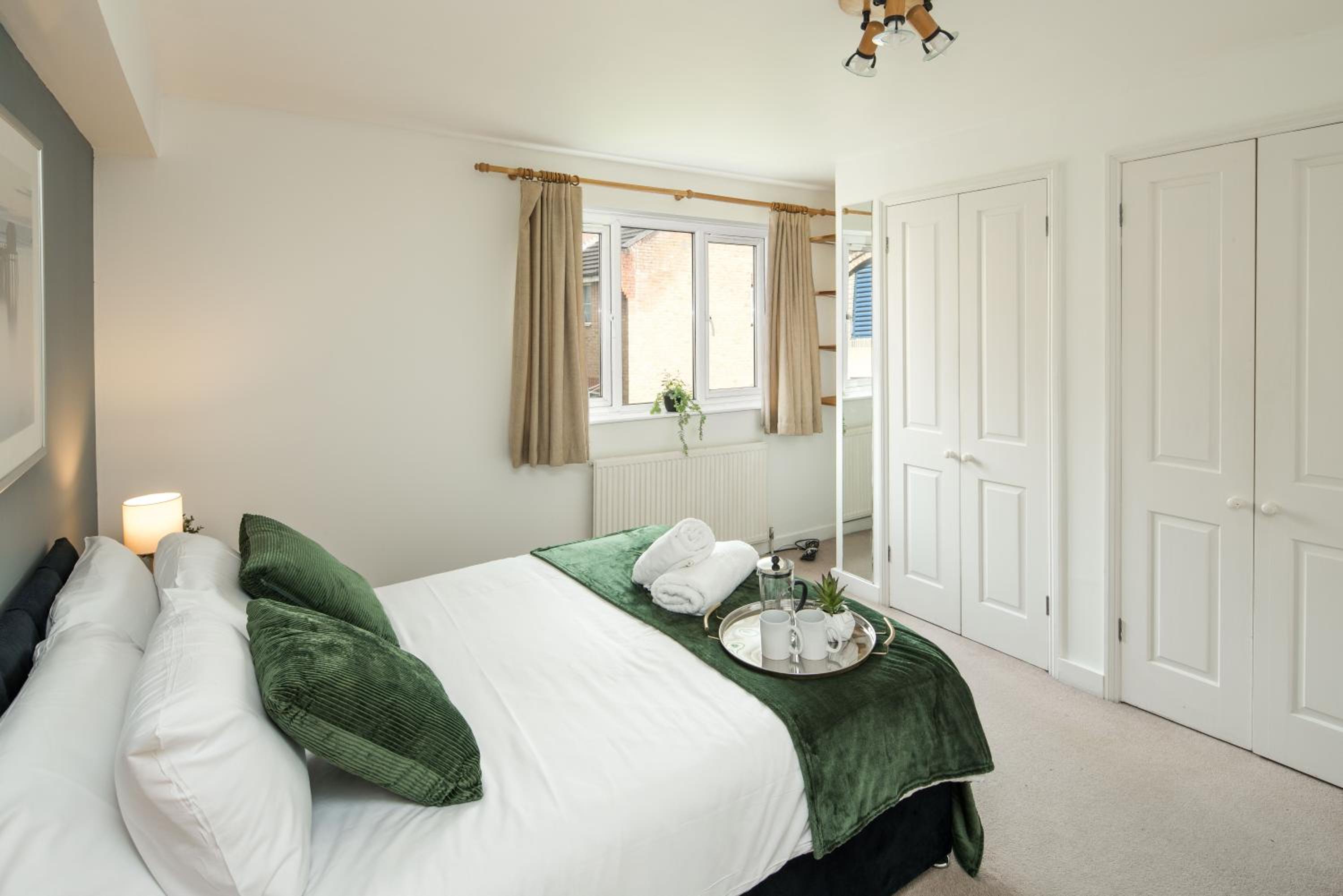 London Bridge Flat with Fast WiFi Ideal for Longer Stays Near Guys Hospital