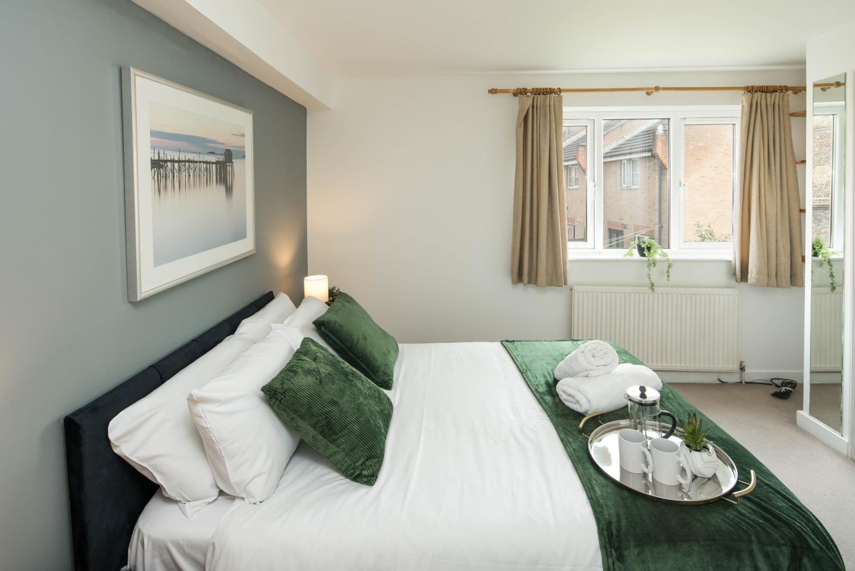 London Bridge Flat with Fast WiFi Ideal for Longer Stays Near Guys Hospital