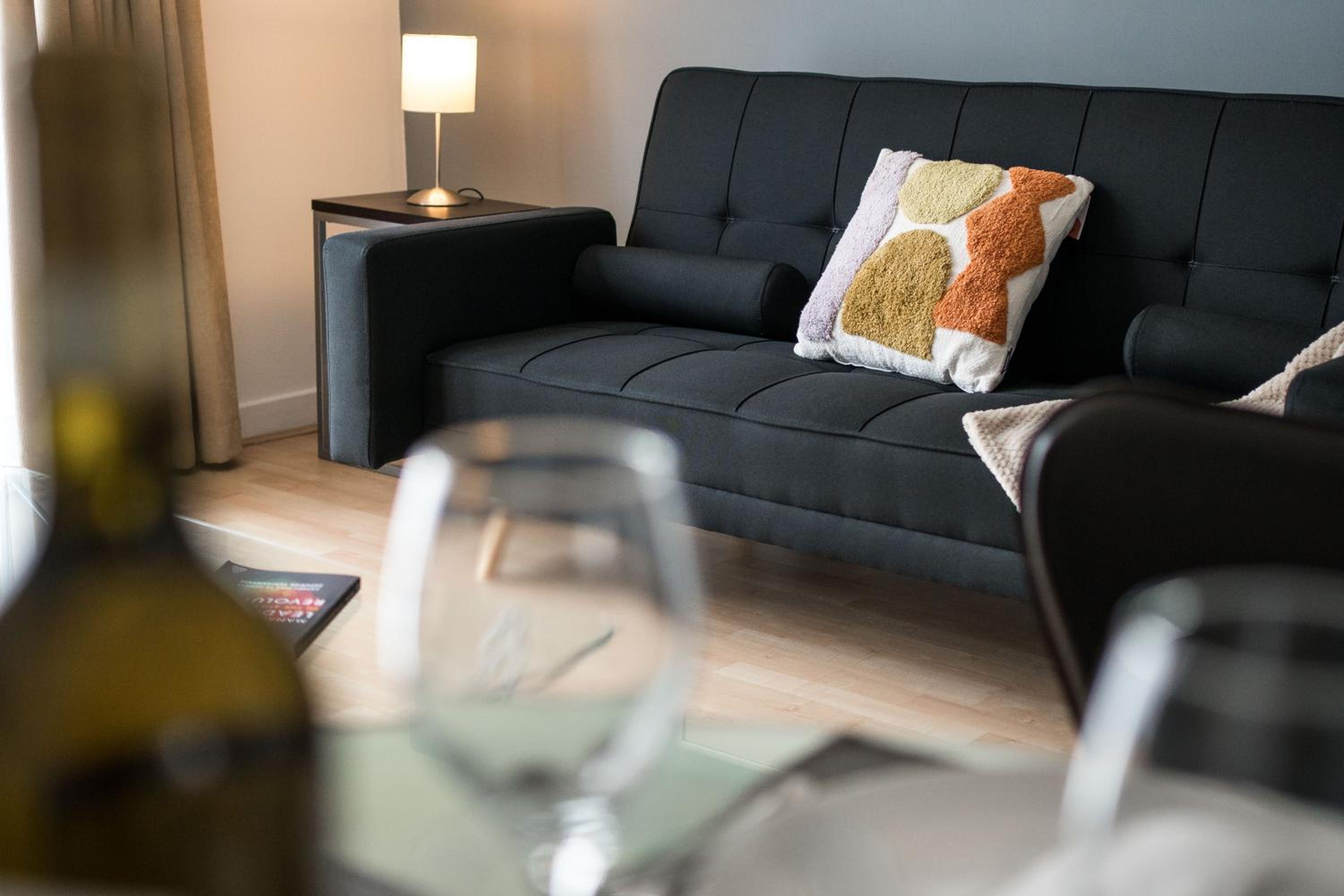 London Bridge Flat with Fast WiFi Ideal for Longer Stays Near Guys Hospital