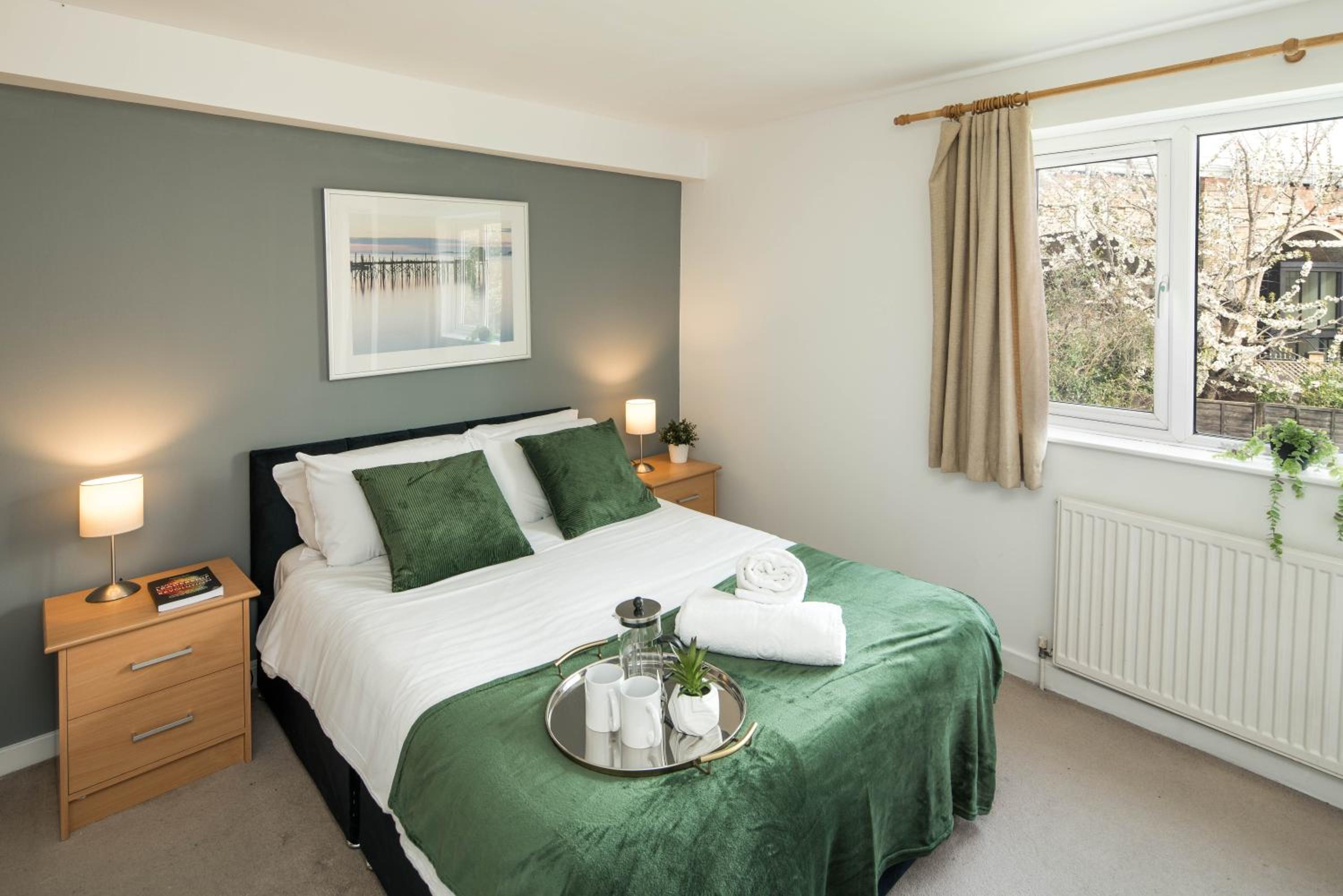 London Bridge Flat with Fast WiFi Ideal for Longer Stays Near Guys Hospital