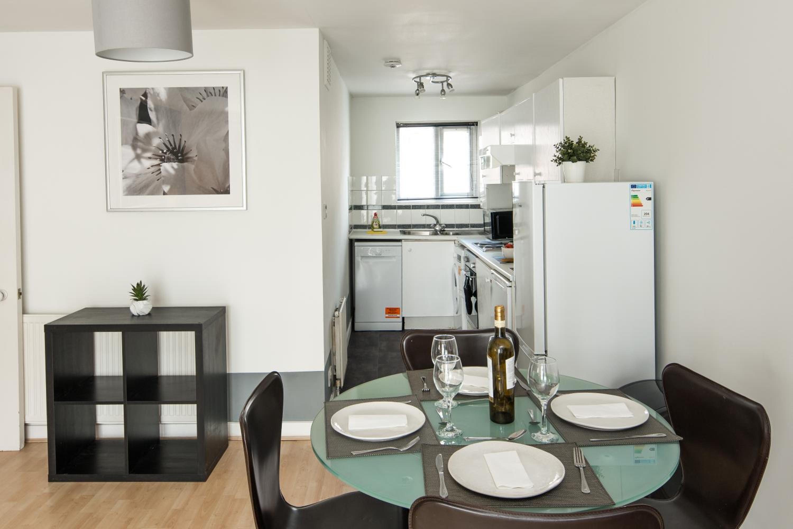 London Bridge Flat with Fast WiFi Ideal for Longer Stays Near Guys Hospital
