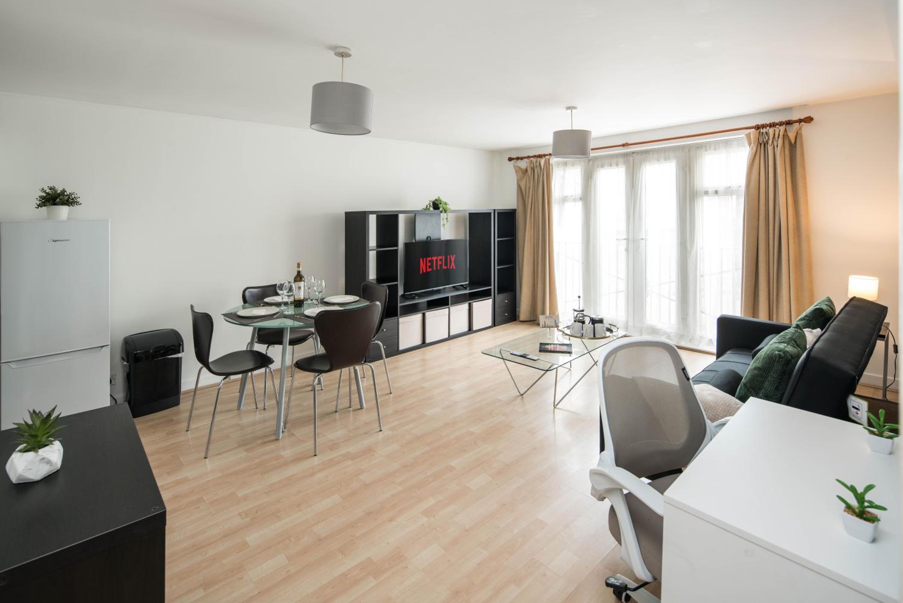 London Bridge Flat with Fast WiFi Ideal for Longer Stays Near Guys Hospital