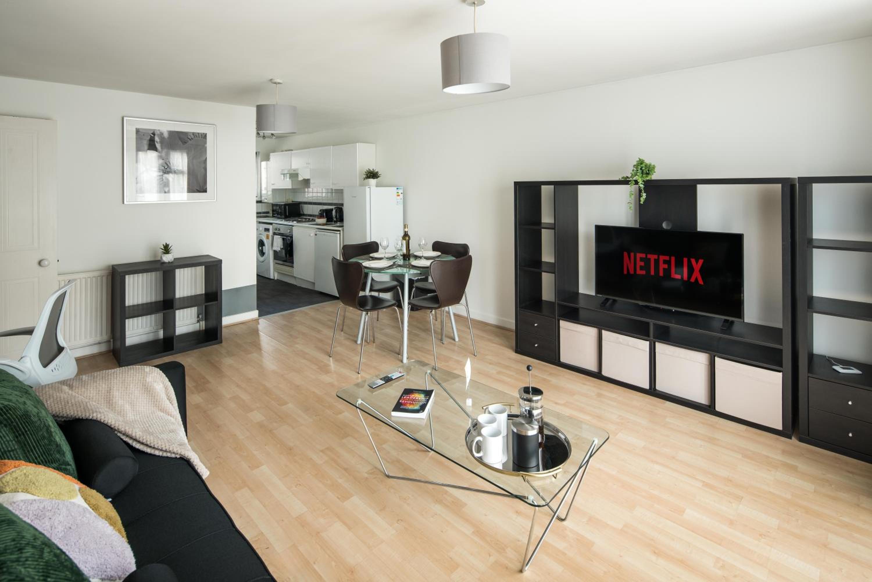 London Bridge Flat with Fast WiFi Ideal for Longer Stays Near Guys Hospital