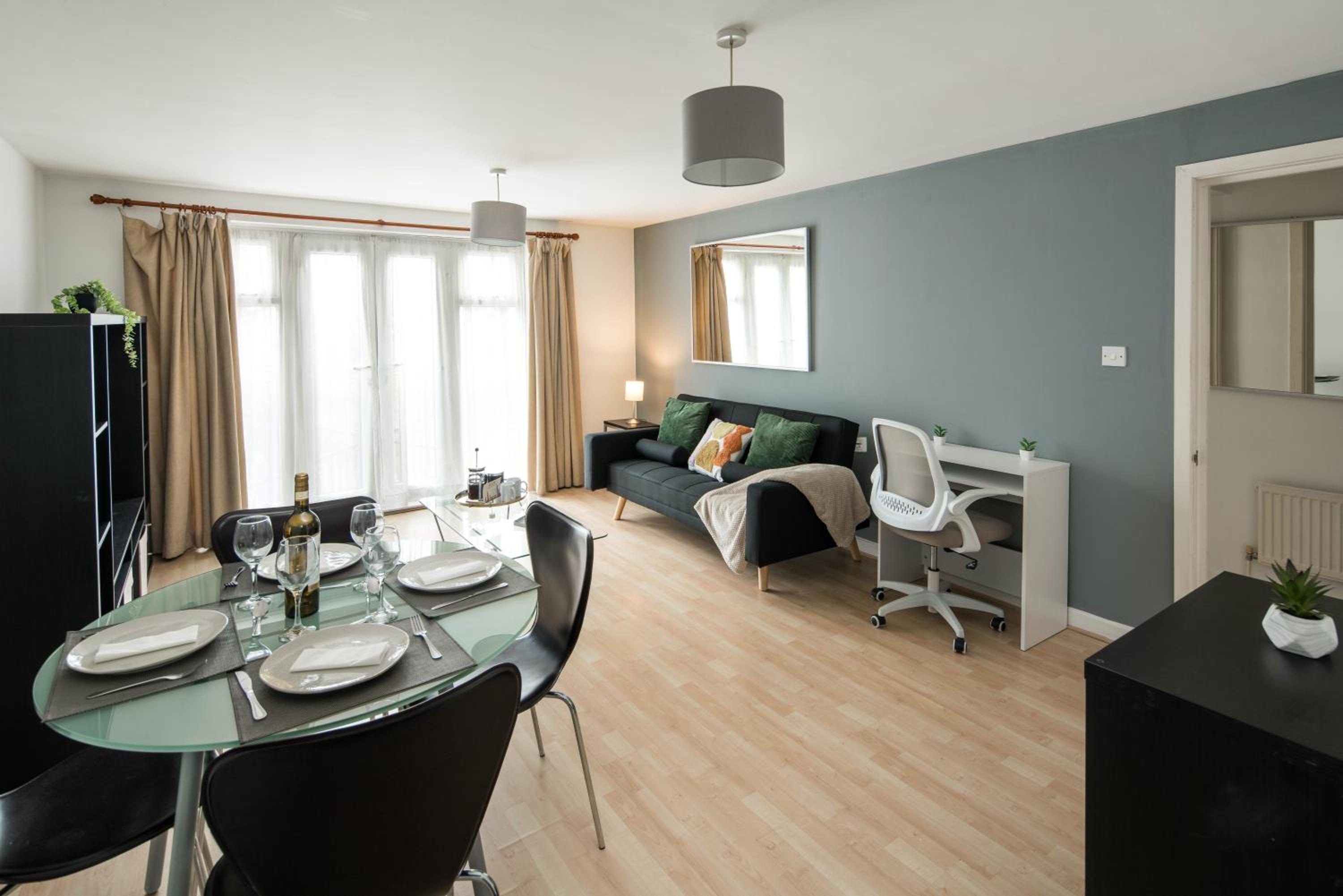 London Bridge Flat with Fast WiFi Ideal for Longer Stays Near Guys Hospital