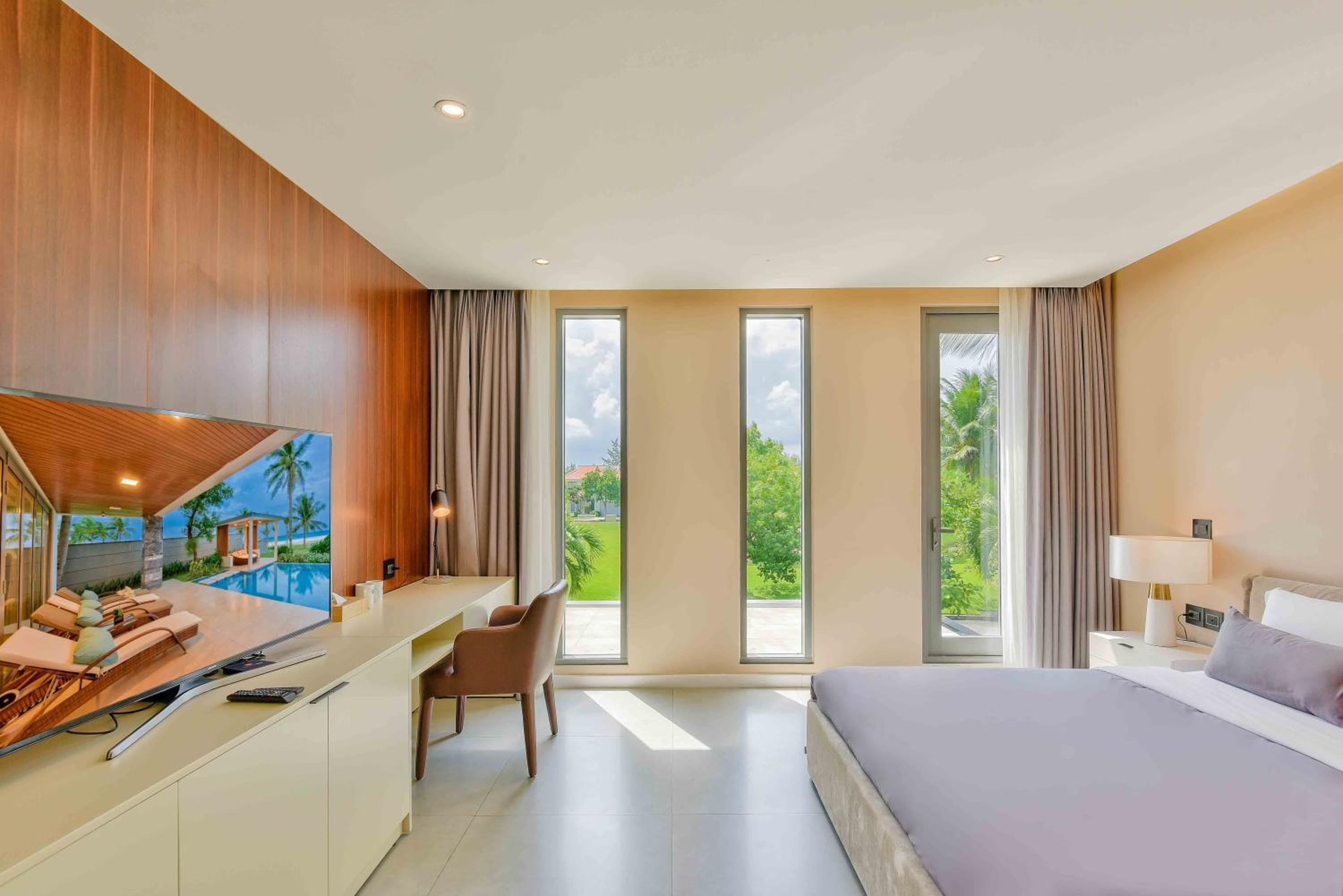 Deluxe Beachside Resort Danang
