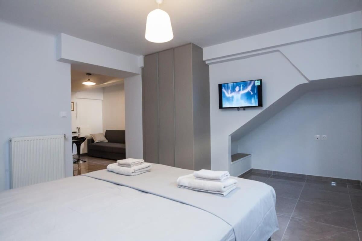 Charming Urban Oasis 1BR Apt near Megaro Mousikis