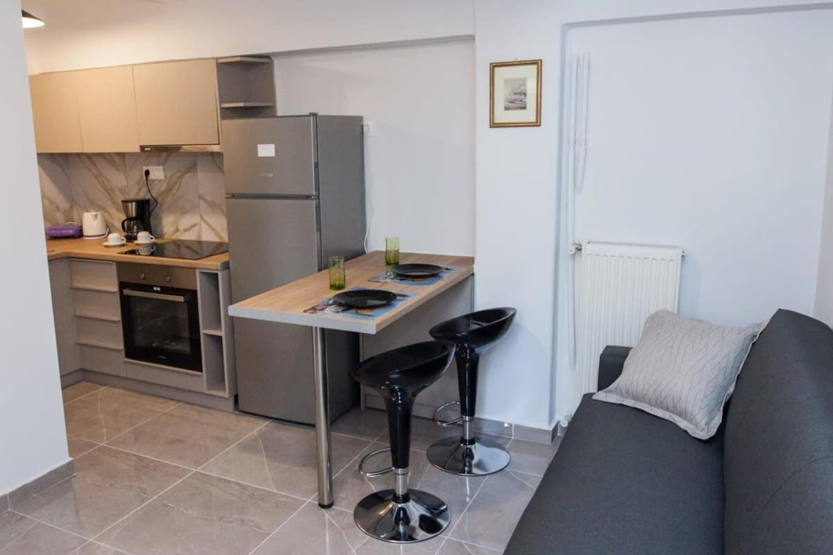 Charming Urban Oasis 1BR Apt near Megaro Mousikis