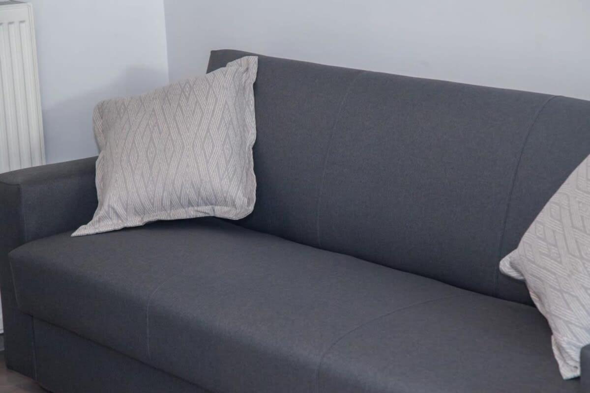Charming Urban Oasis 1BR Apt near Megaro Mousikis