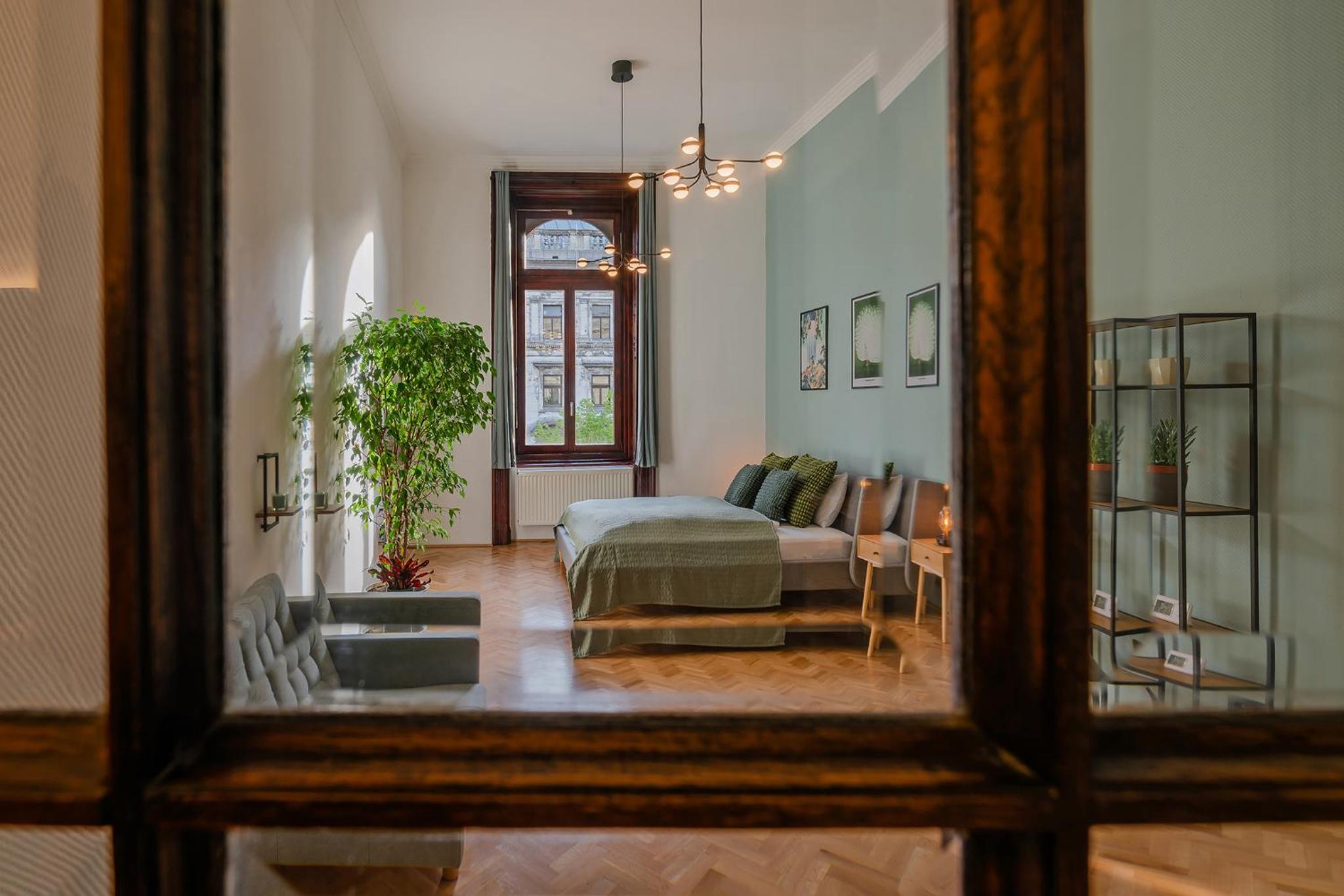 Liszt Modern Chic Apartment view 3