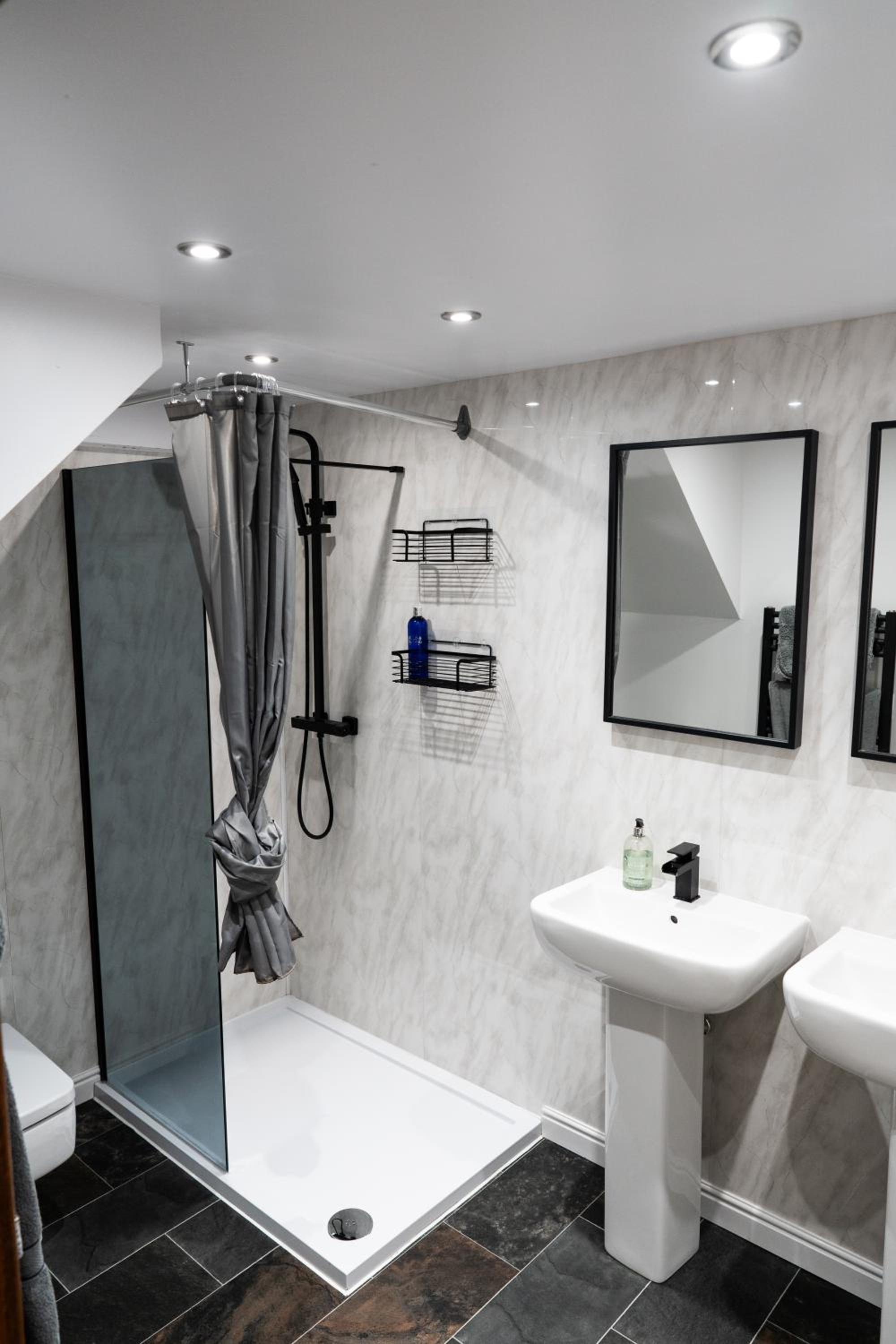 Silverwood Stylish House - Pass the Keys