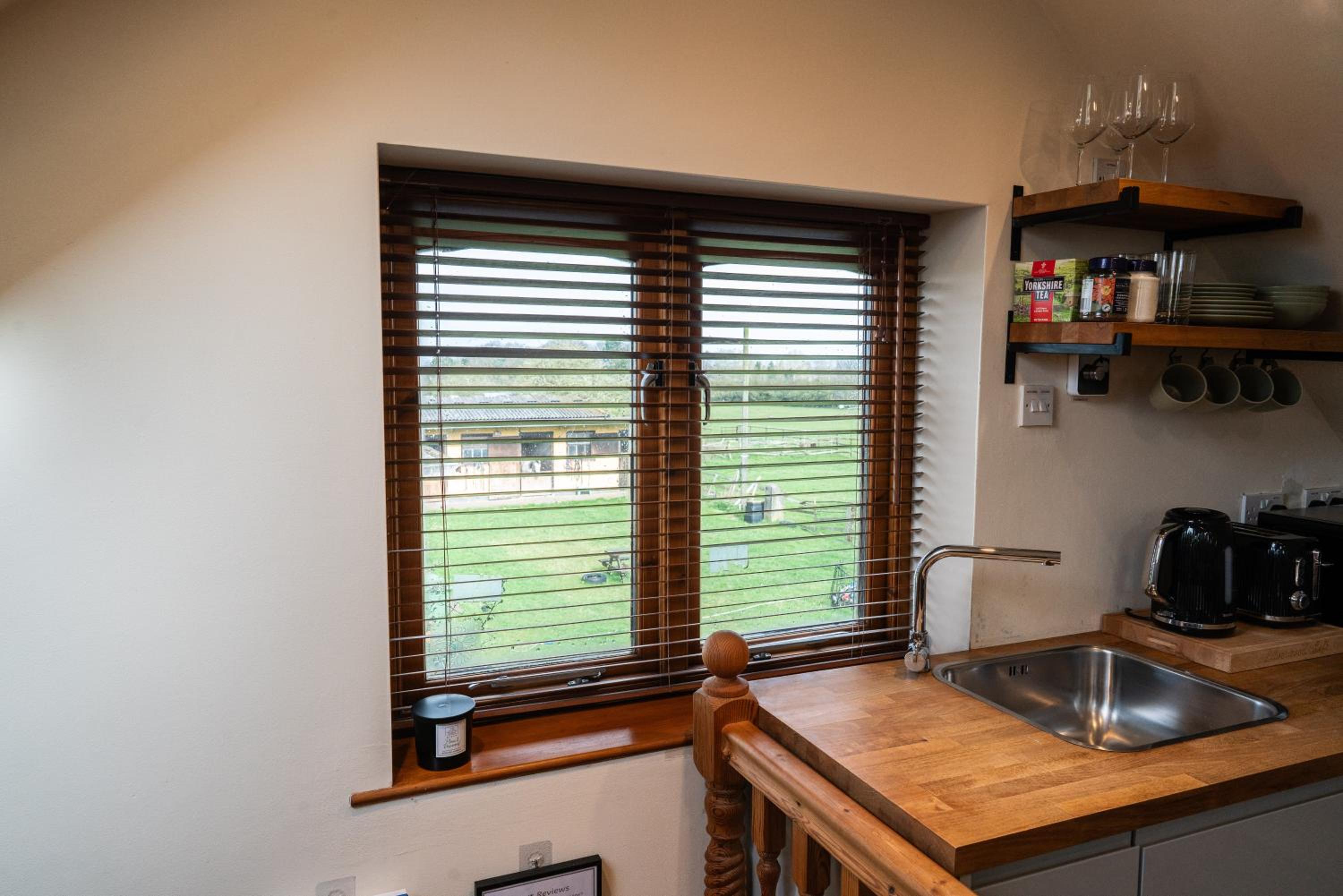Silverwood Stylish House - Pass the Keys