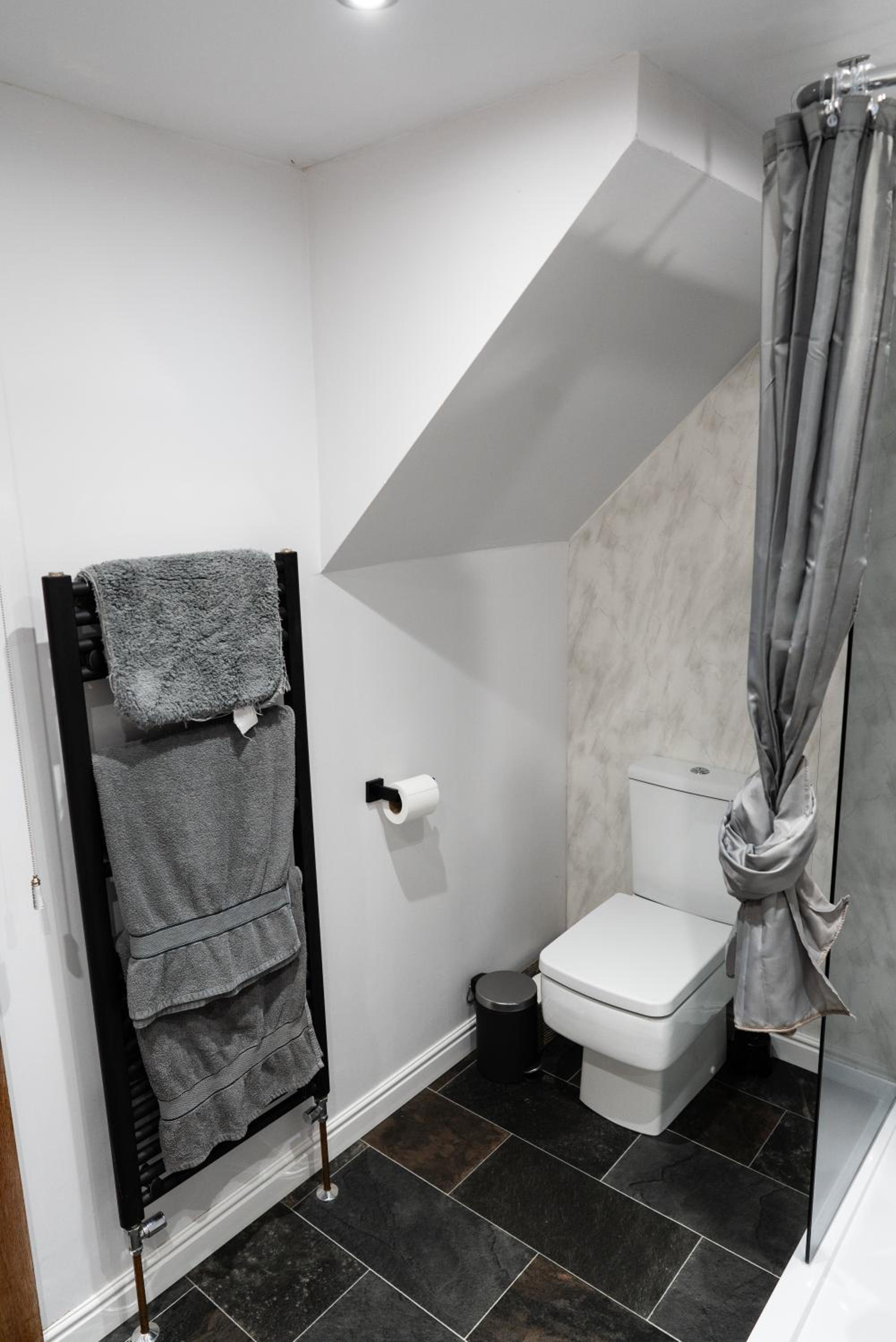 Silverwood Stylish House - Pass the Keys