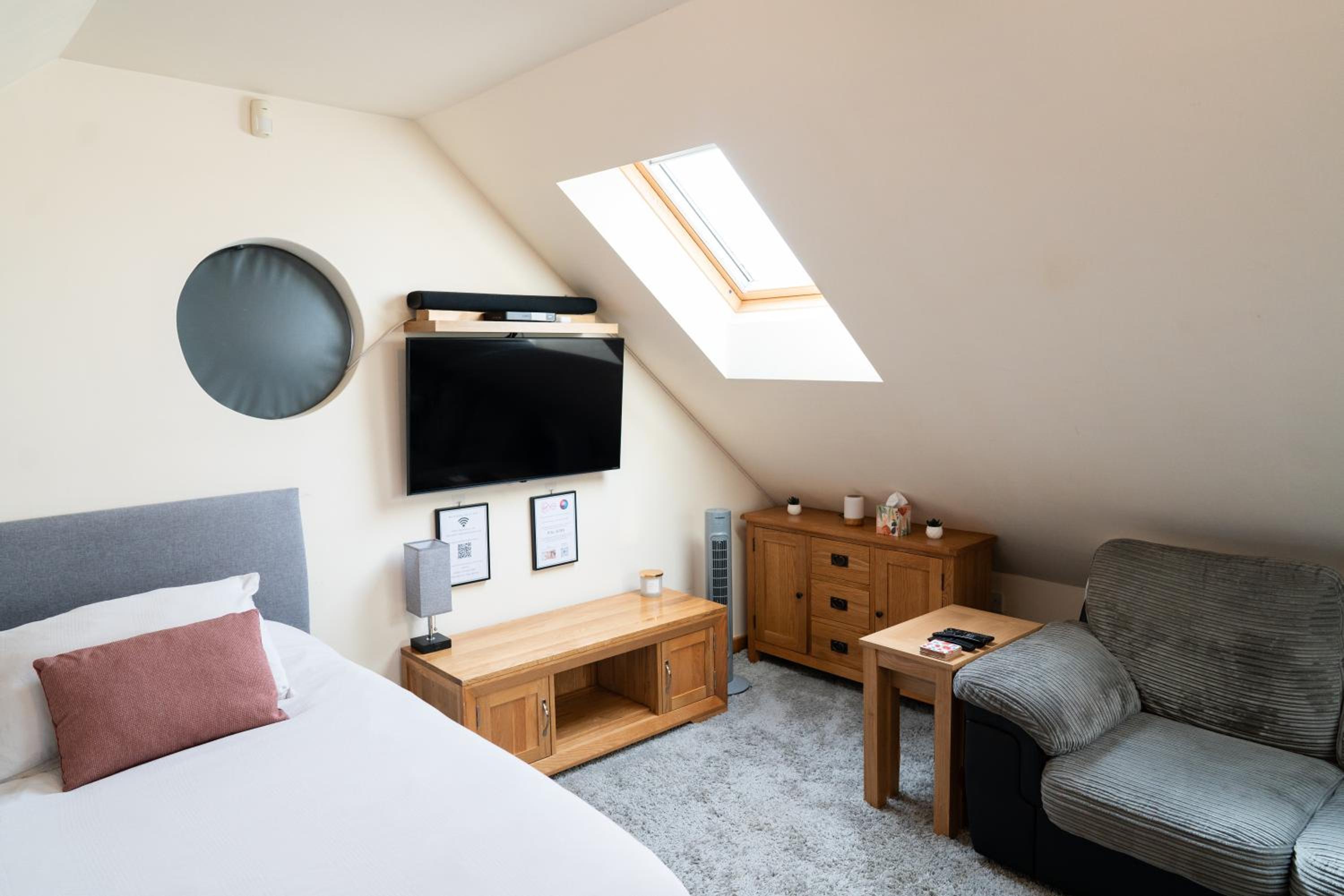 Silverwood Stylish House - Pass the Keys