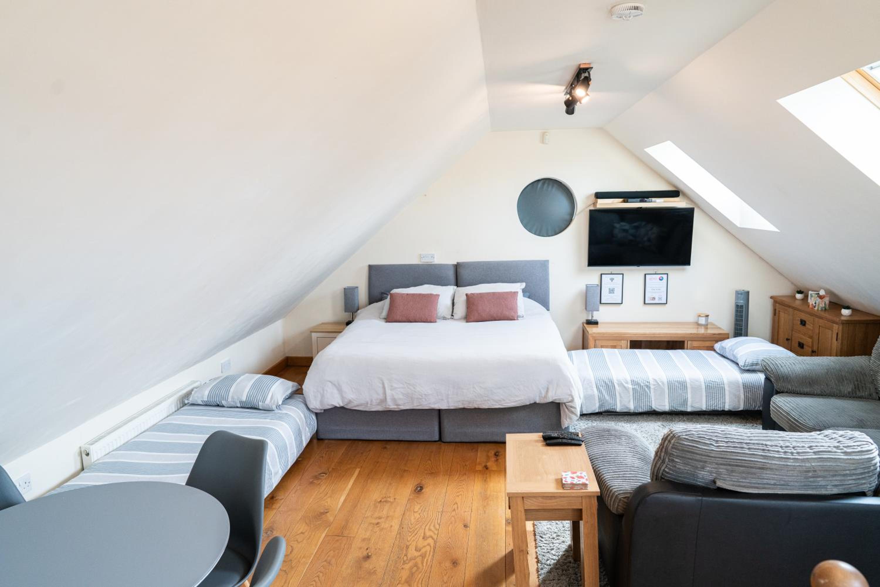 Silverwood Stylish House - Pass the Keys