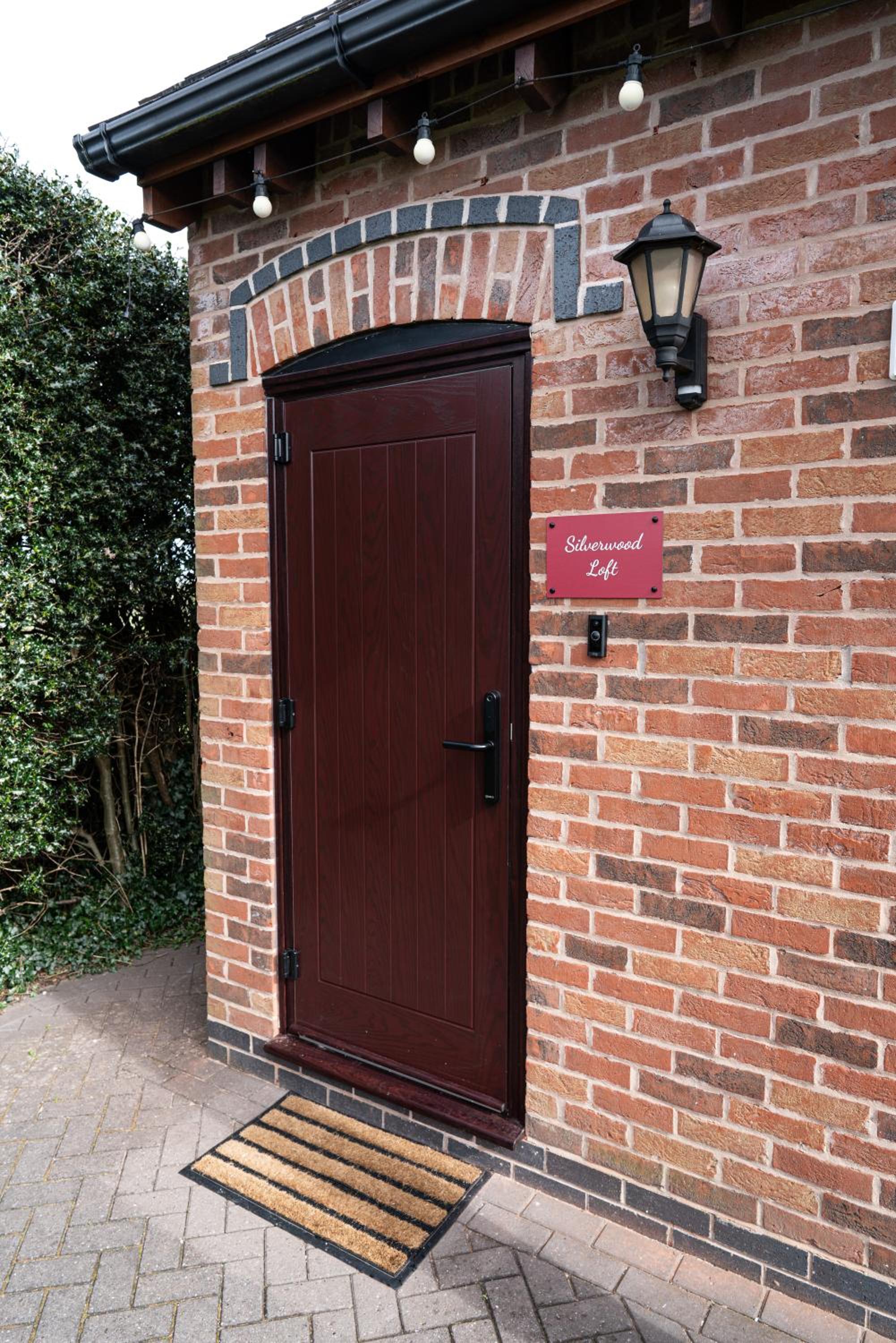 Silverwood Stylish House - Pass the Keys