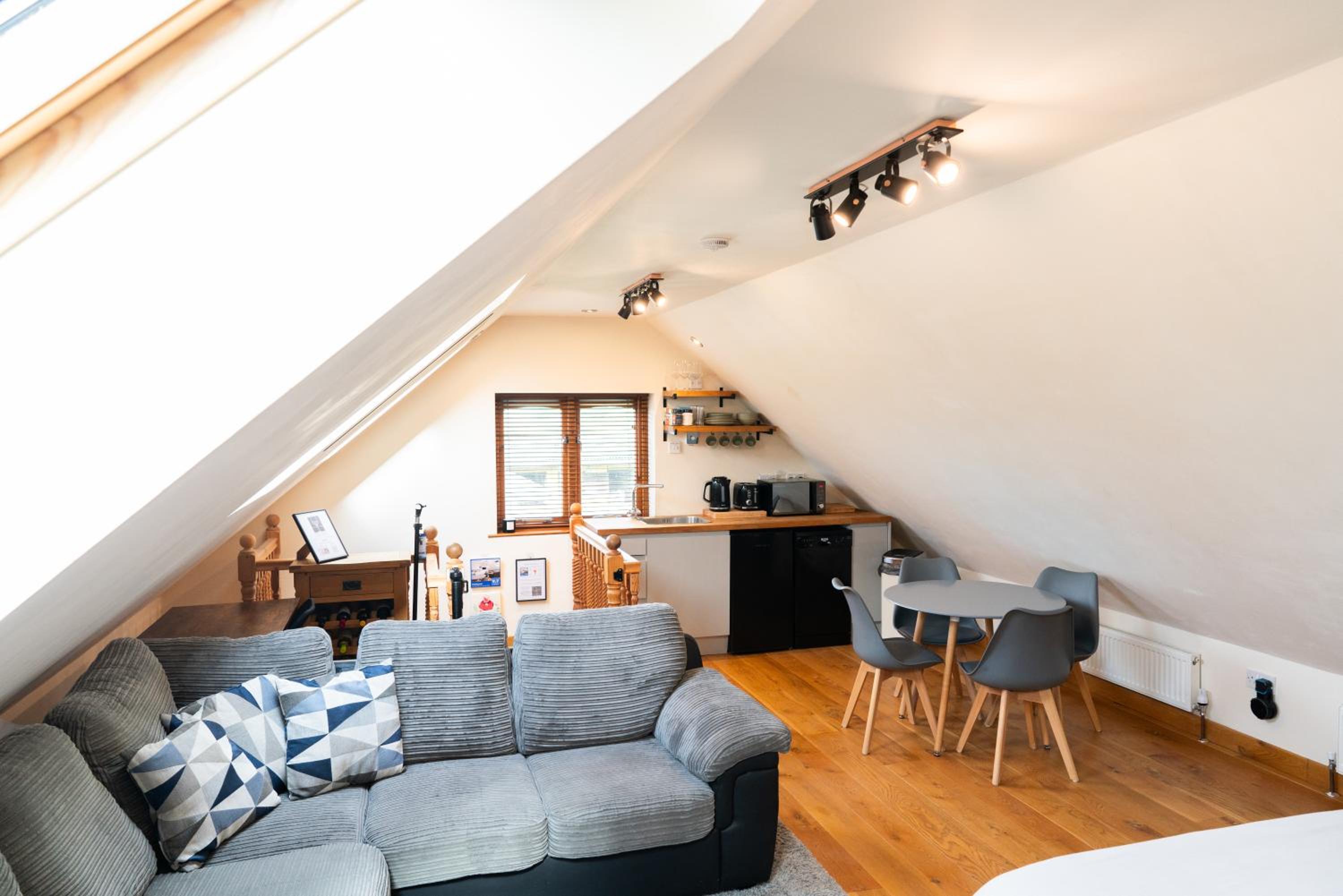 Silverwood Stylish House - Pass the Keys