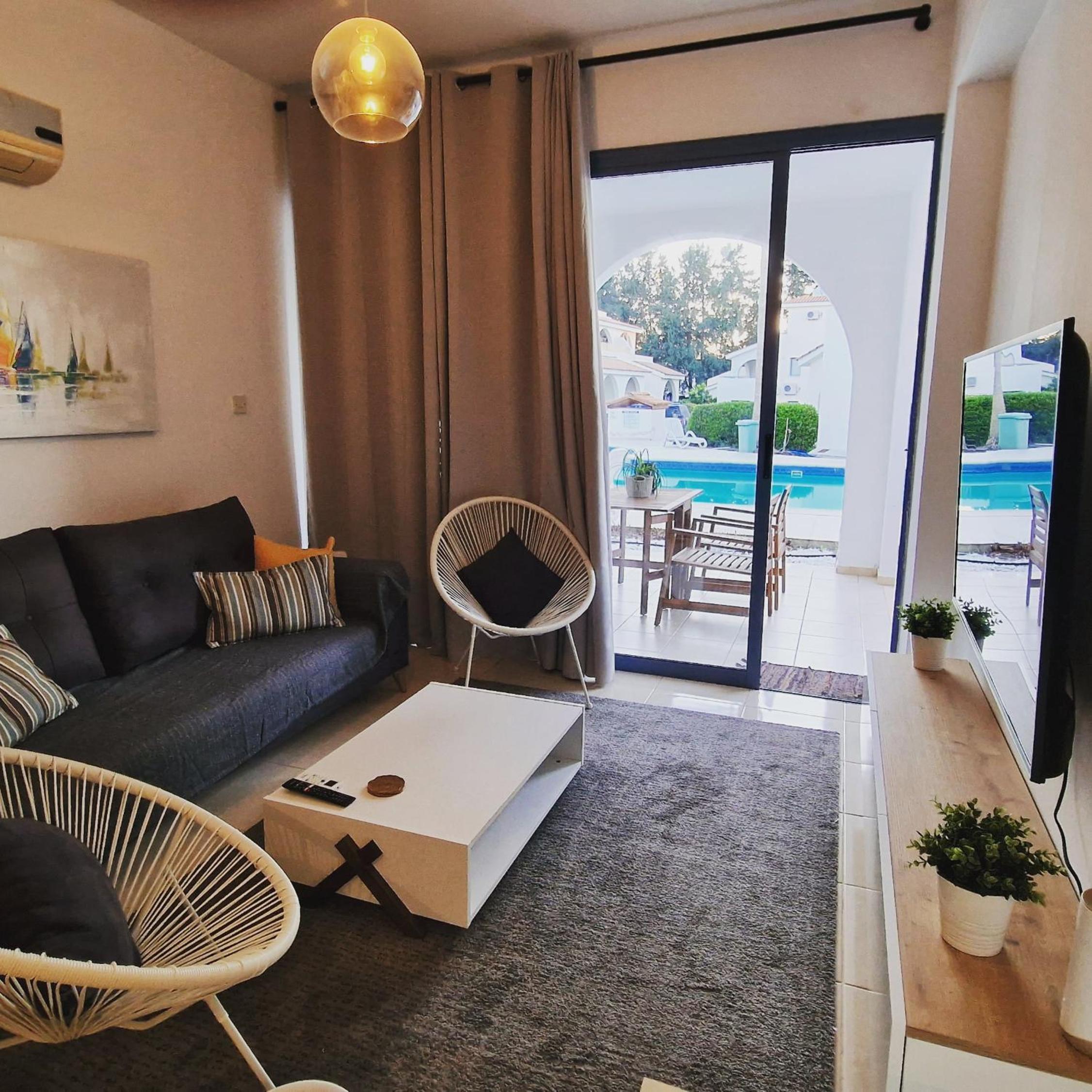 Blue Pearl holiday apartments with pool in kato paphos