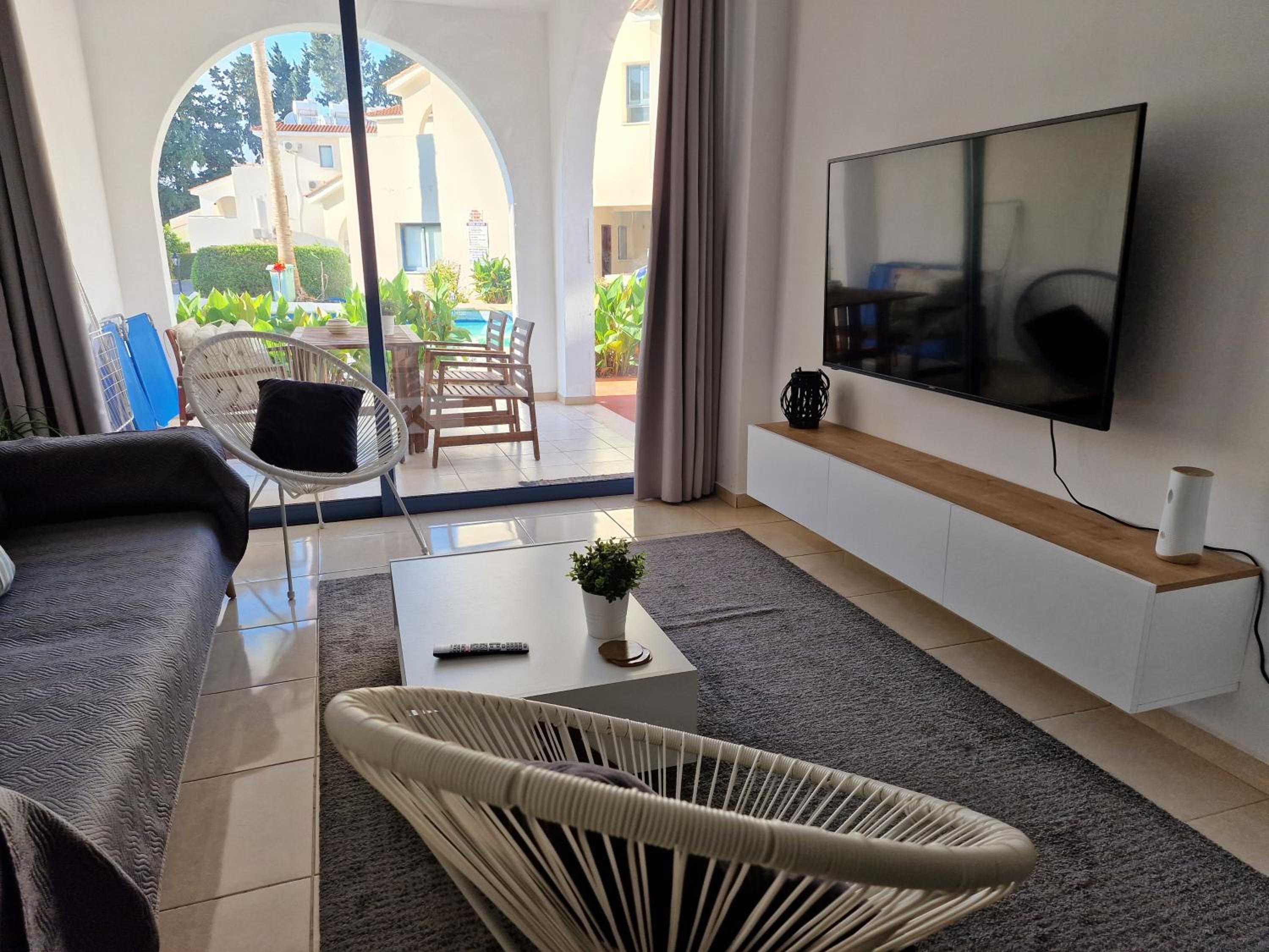 Blue Pearl holiday apartments with pool in kato paphos