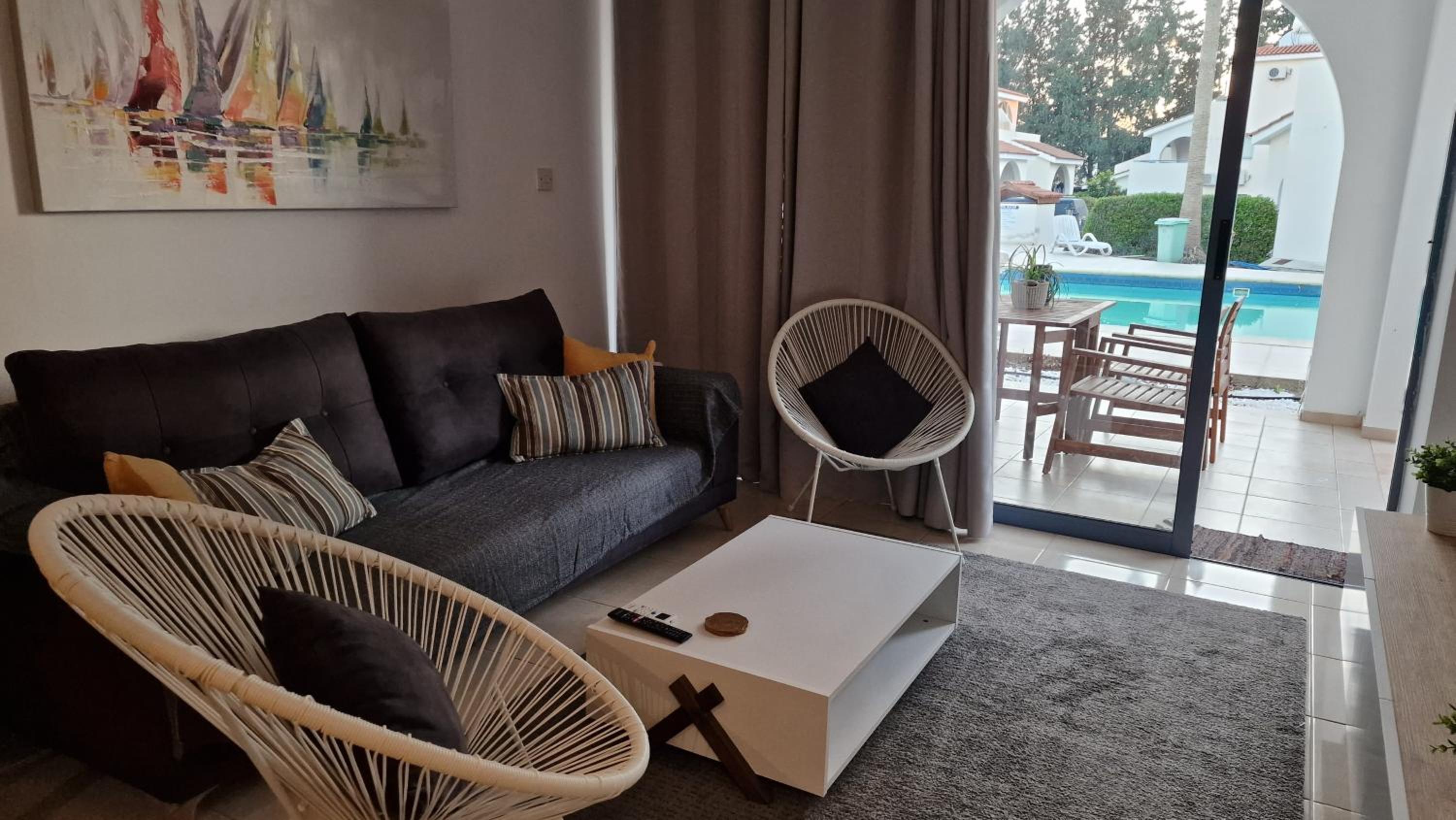 Blue Pearl holiday apartments with pool in kato paphos