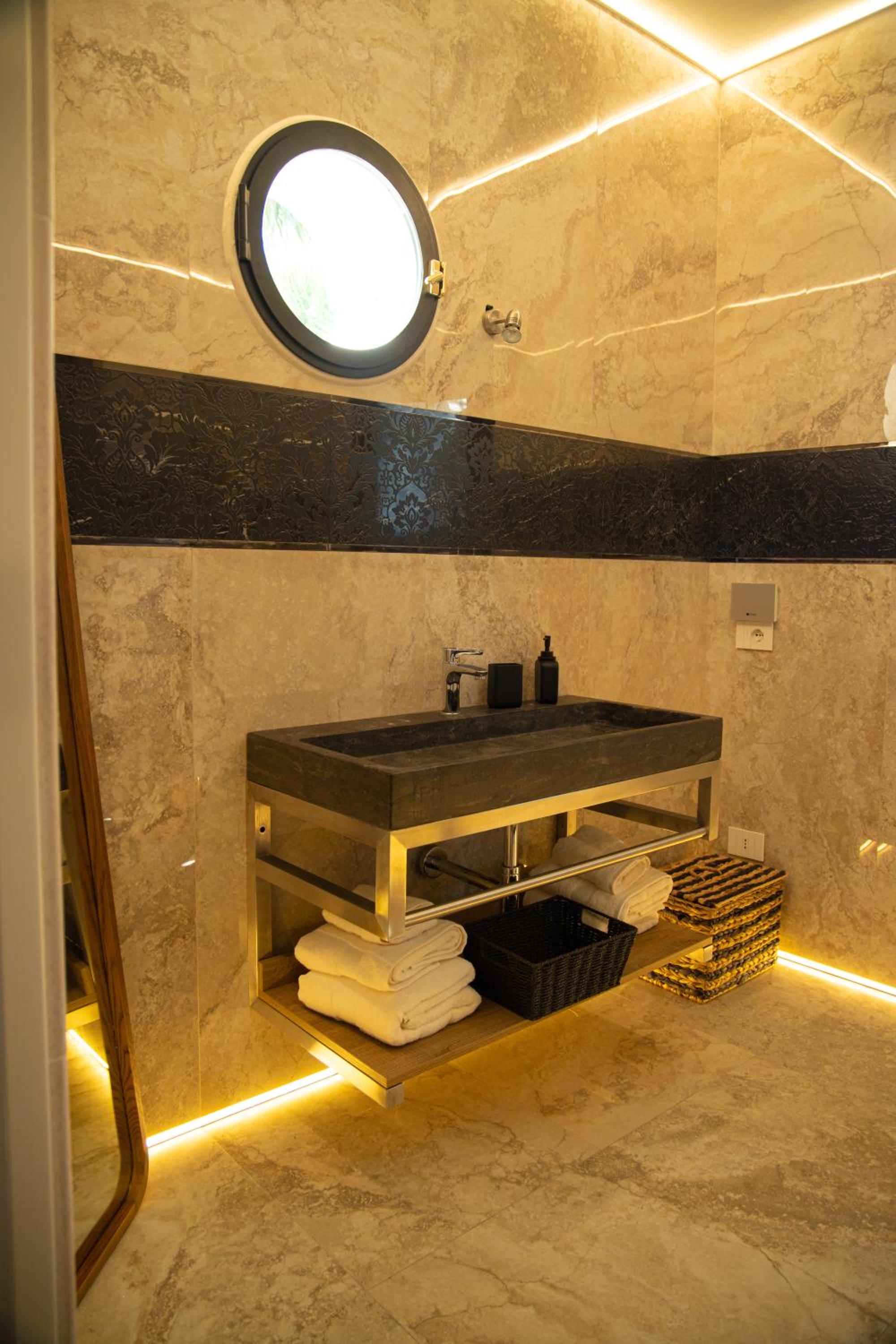 Thalos boutique home