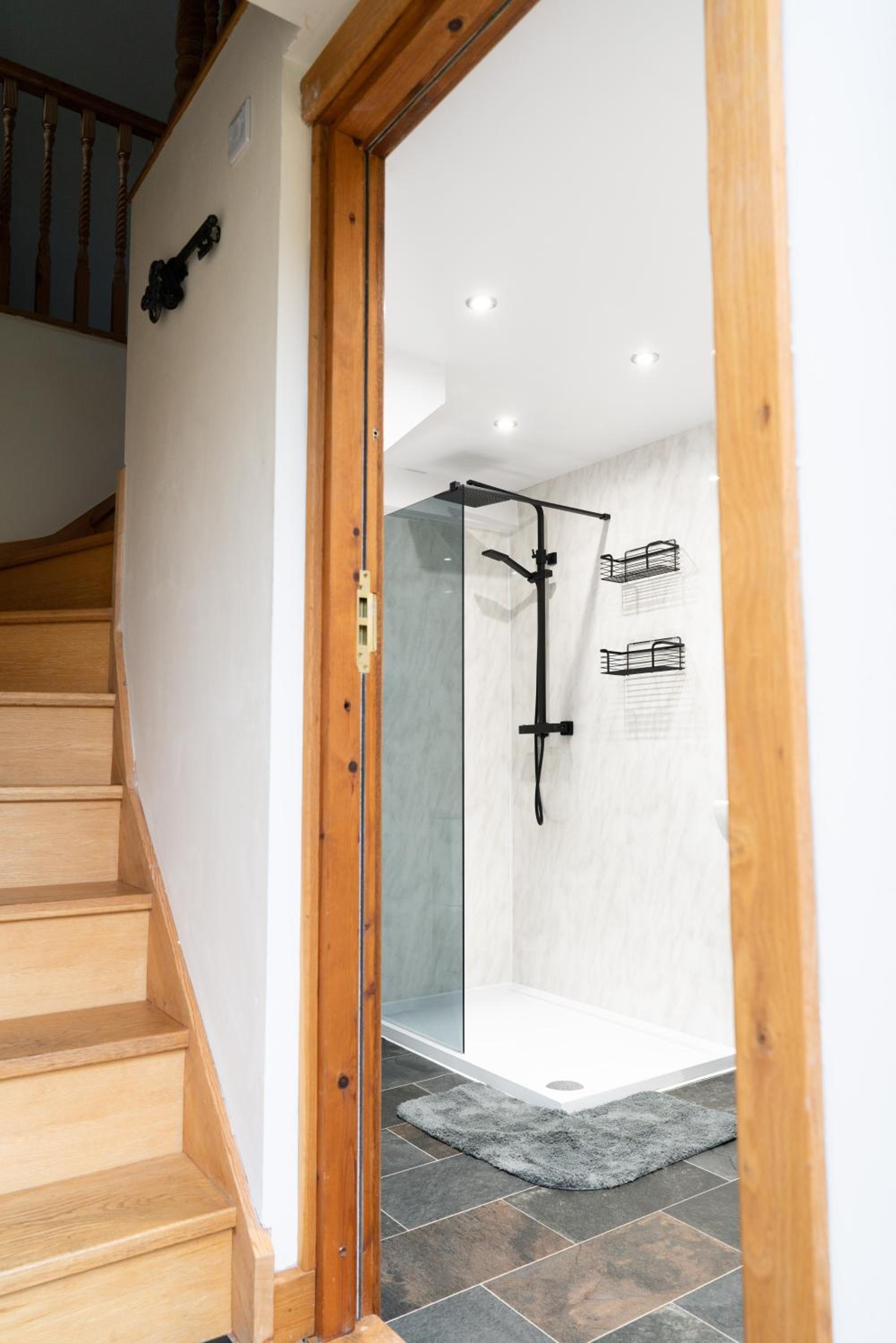 Silverwood Stylish House - Pass the Keys
