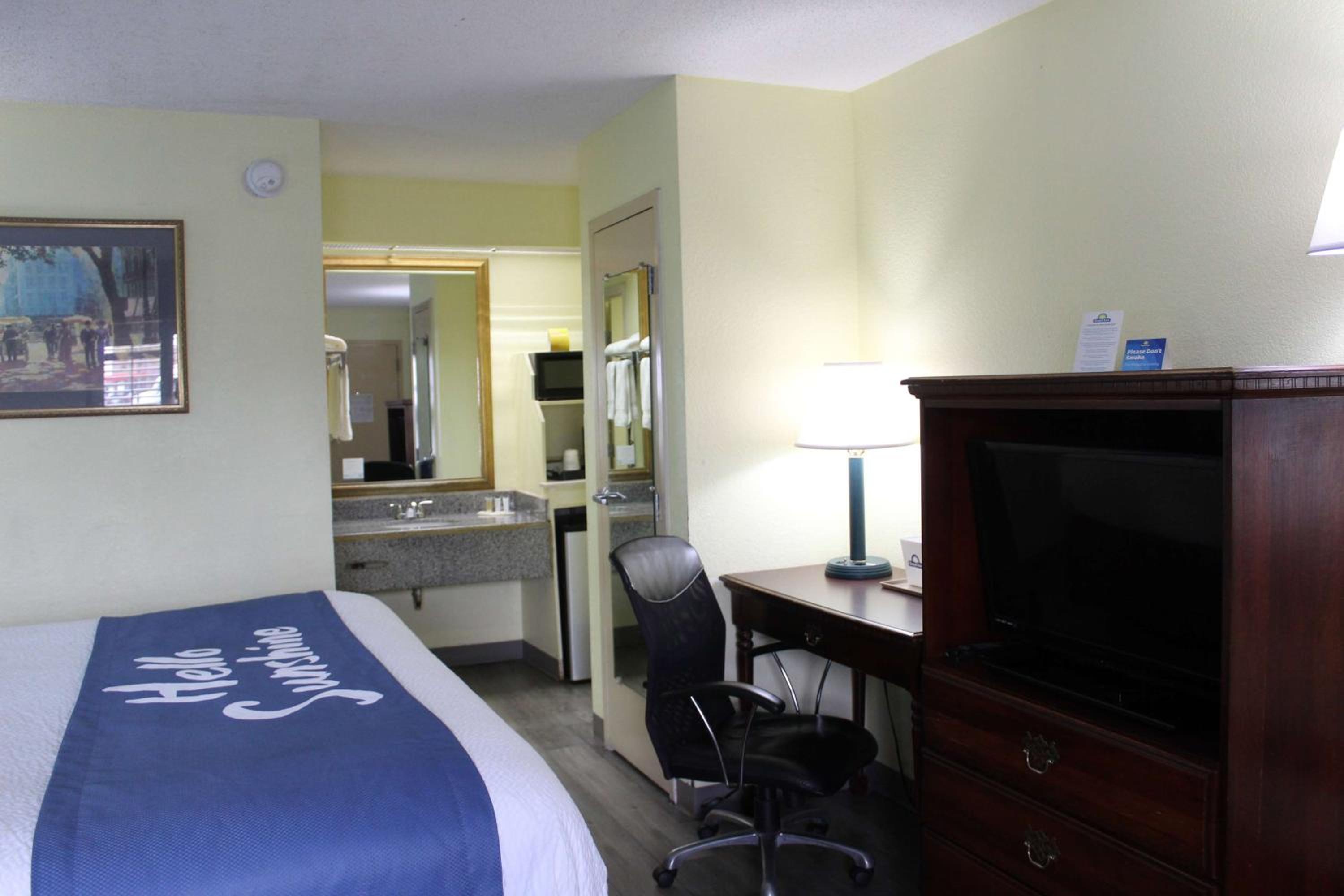 Marianna Vacations - Days Inn by Wyndham Marianna - Property Image 73