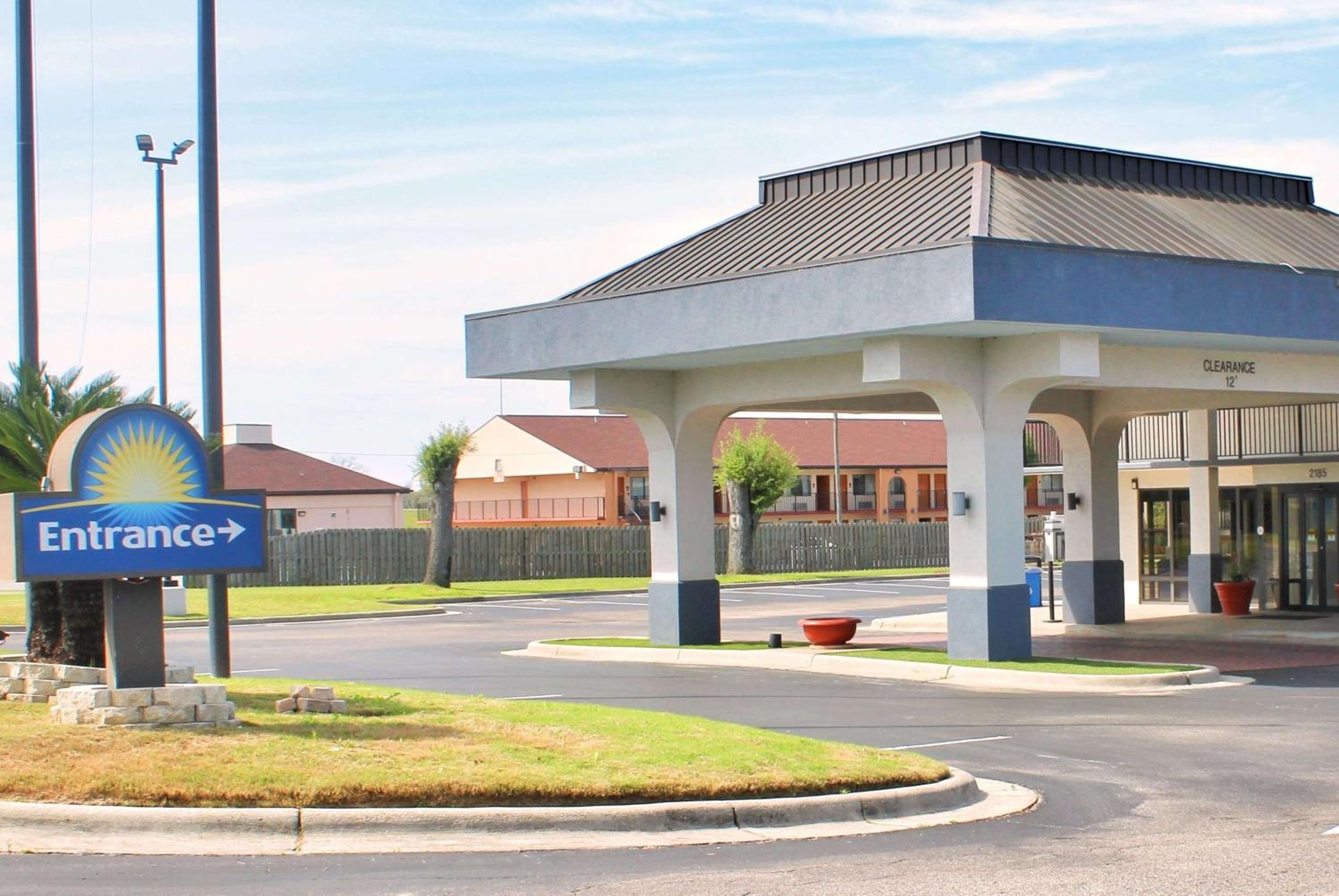 Marianna Vacations - Days Inn by Wyndham Marianna - Property Image 59