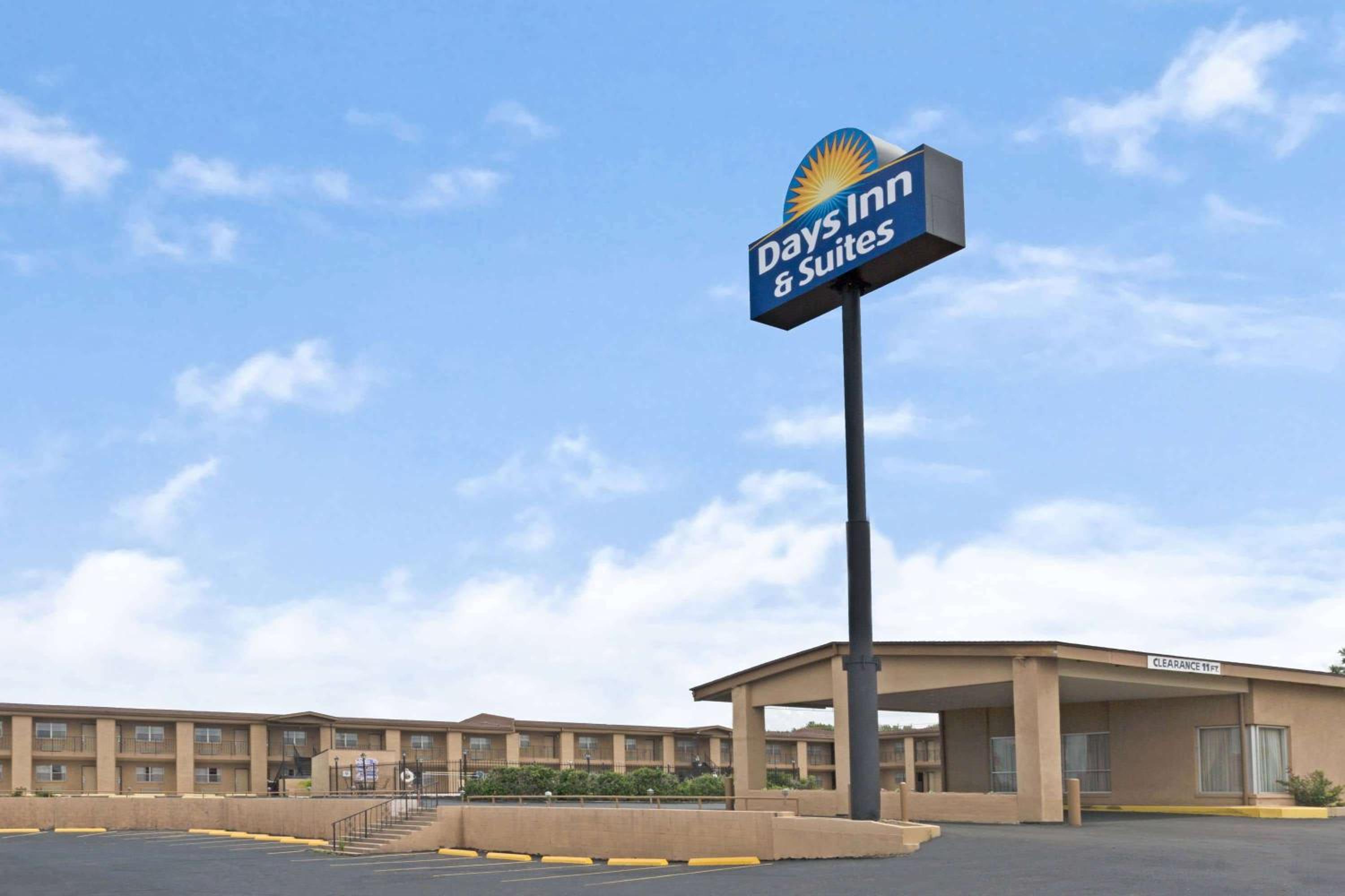 Santa Rosa Vacations - Days Inn  Suites by Wyndham Santa Rosa, NM - Property Image 1