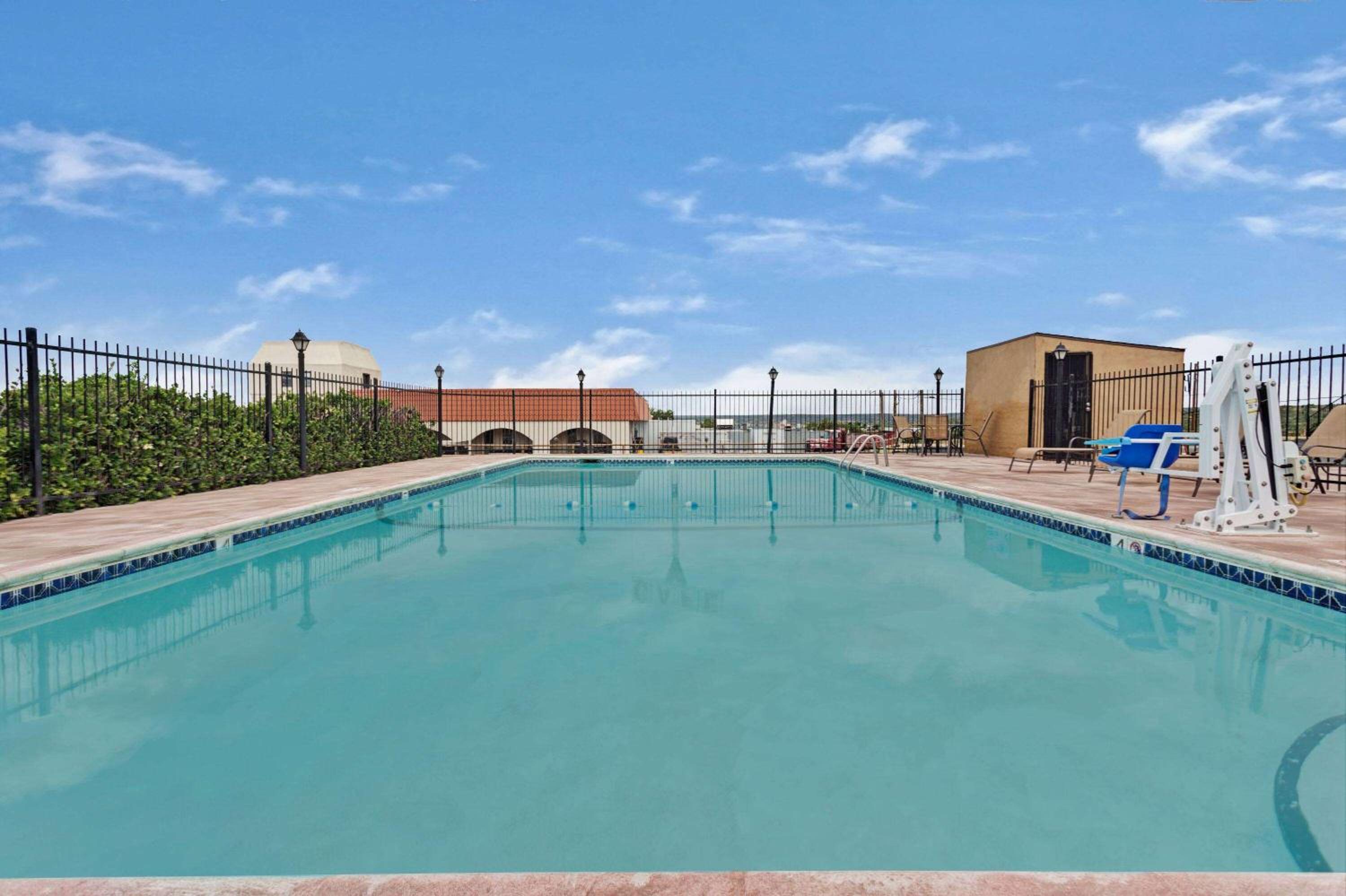Destin Vacations - Days Inn  Suites by Wyndham Santa Rosa, NM - Property Image 1