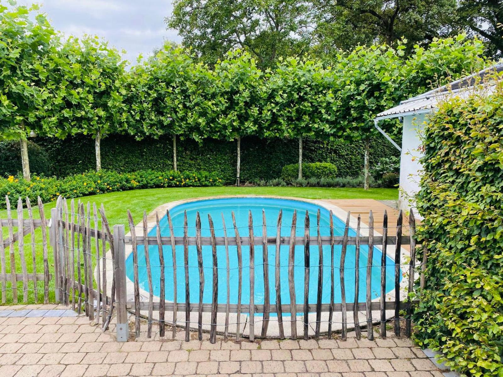 8P 4B Beautiful Villa with swimming pool in Zonhoven
