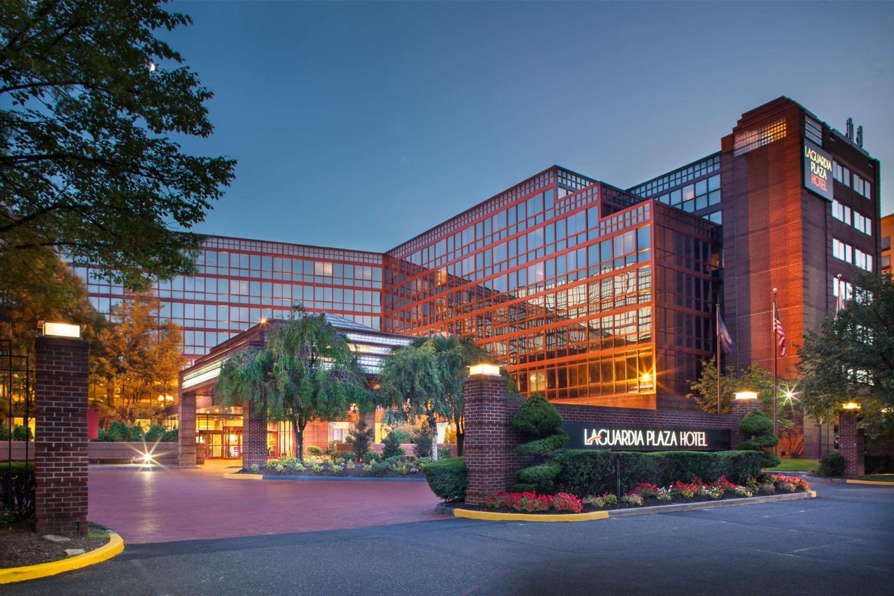 LaGuardia Plaza Hotel - Property Image 41