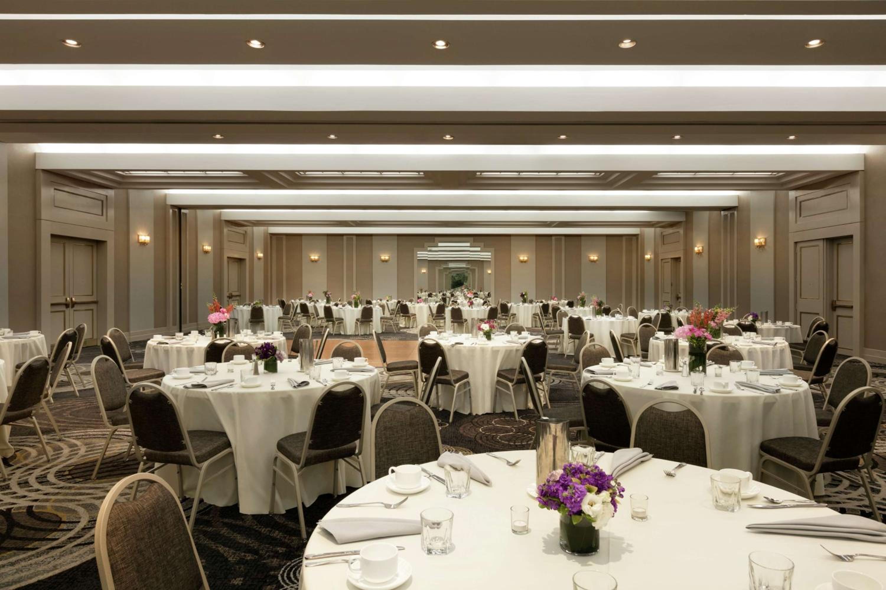 LaGuardia Plaza Hotel - Property Image 4