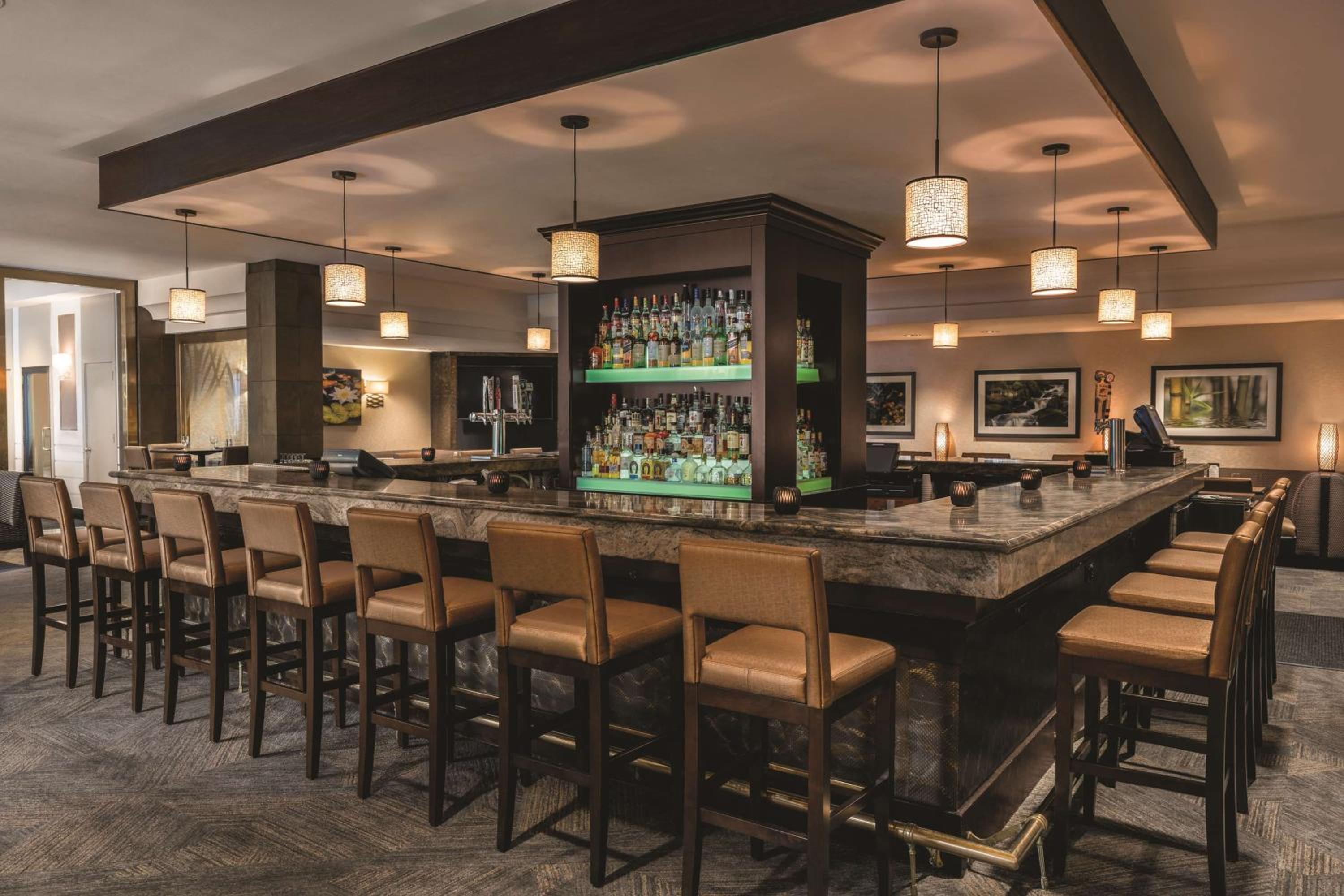 LaGuardia Plaza Hotel - Property Image 8