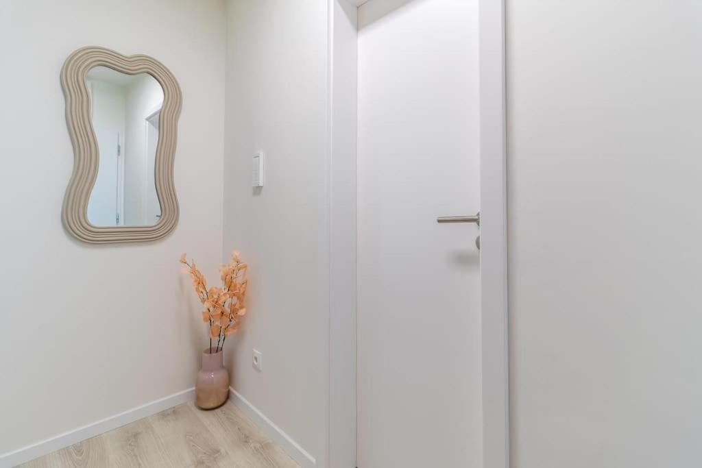 Cozy apartment near city centrum and Bratislava airport view 2