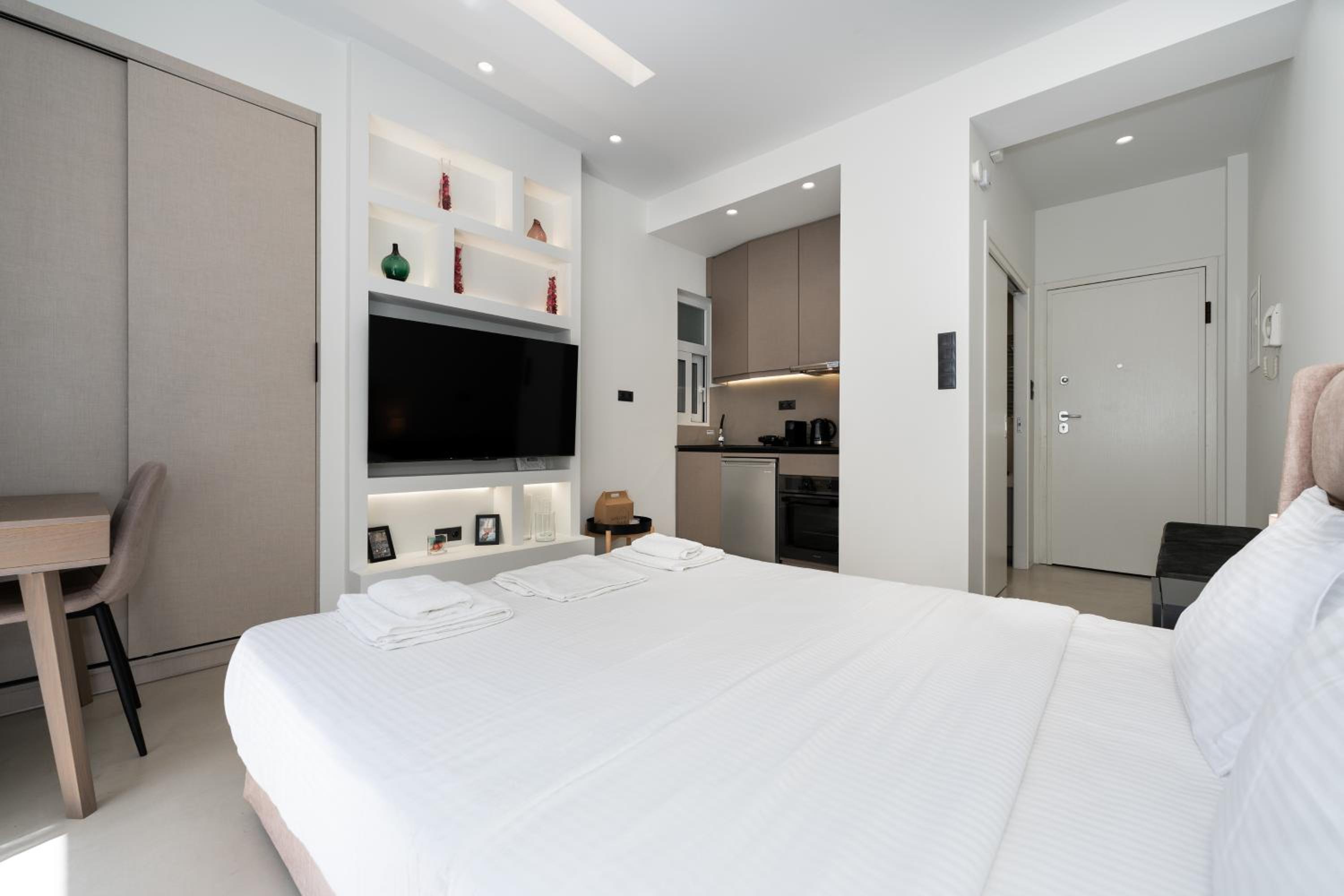 Minimal Studio with Balcony in Central Athens