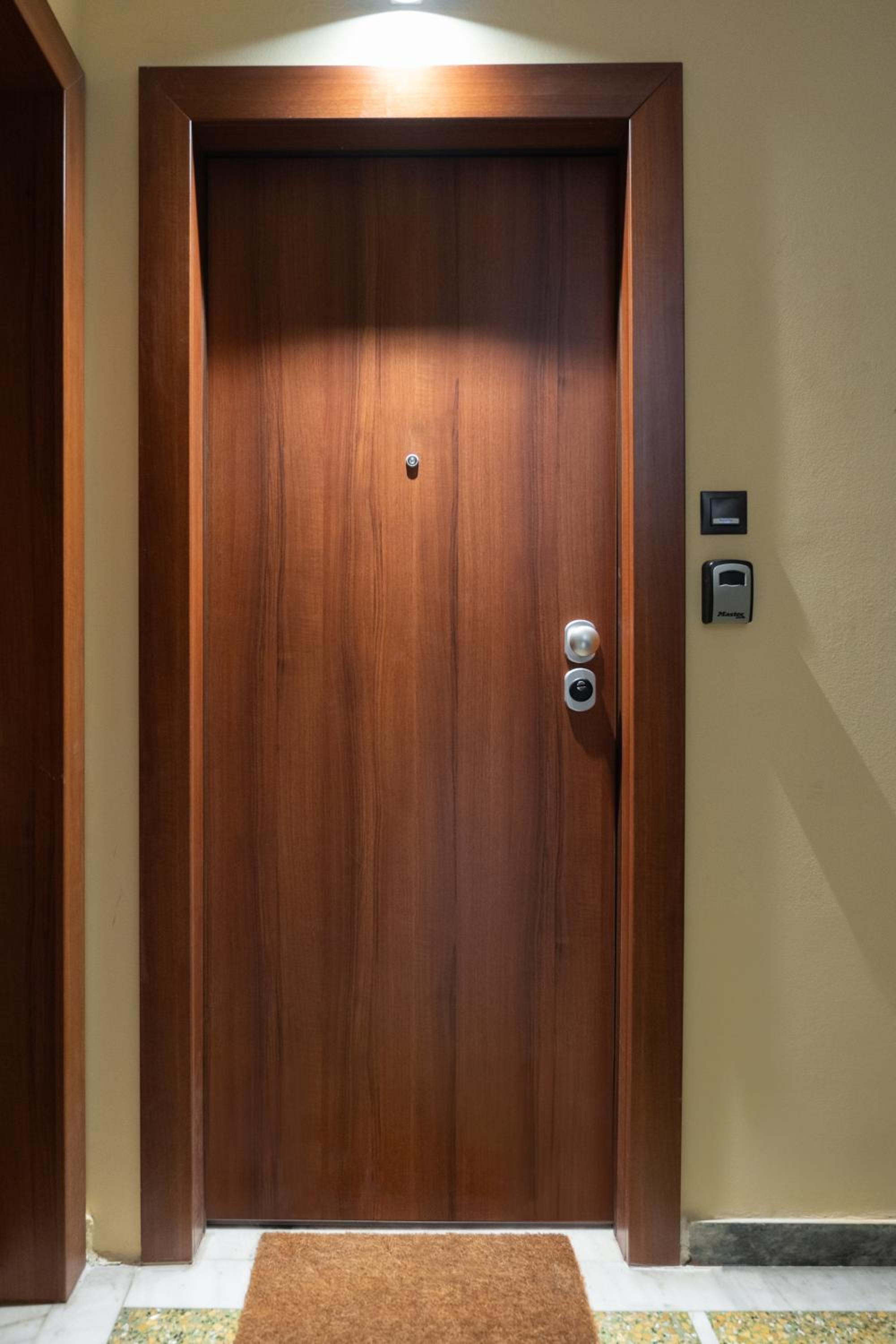 Minimal Studio with Balcony in Central Athens