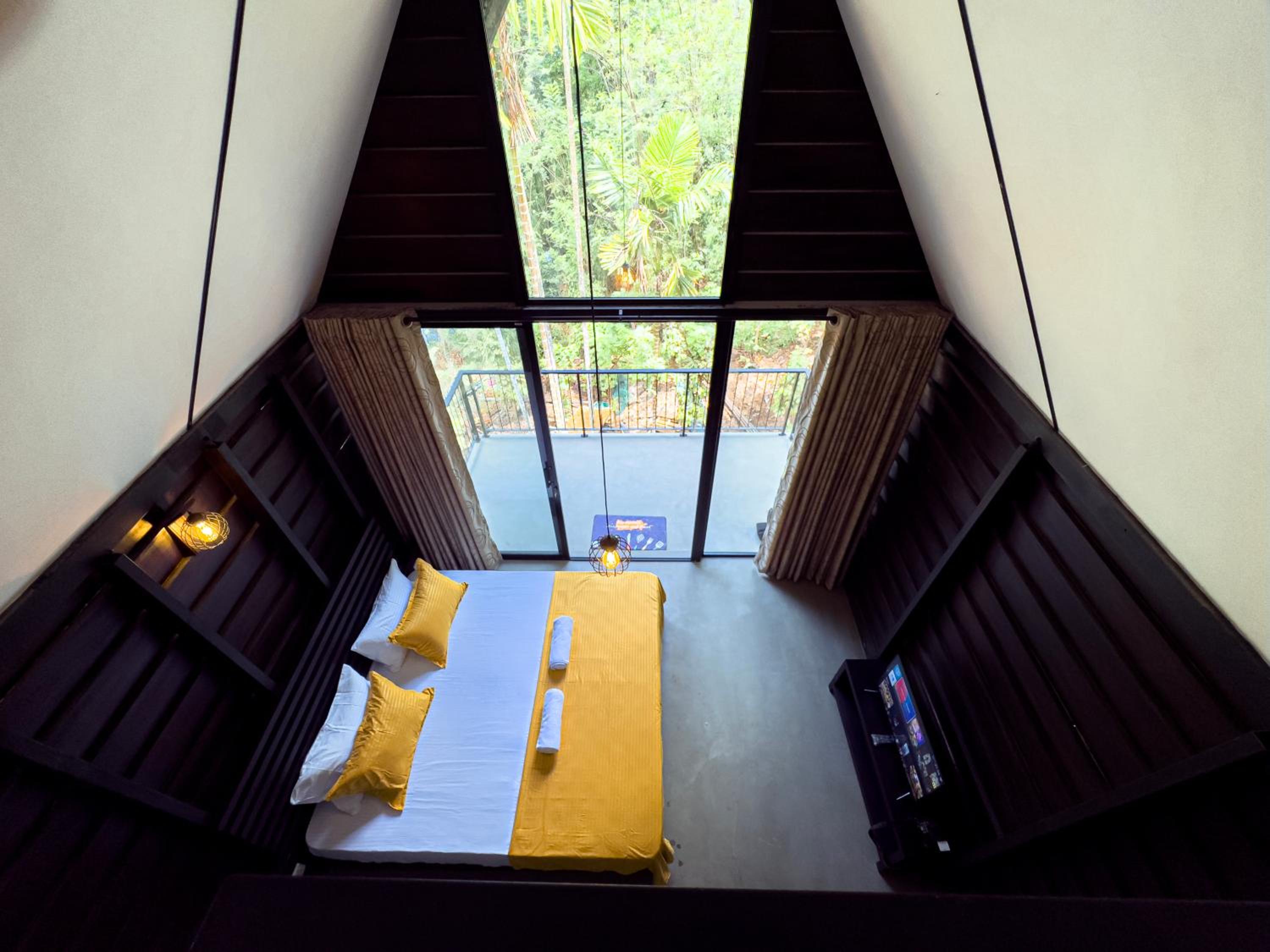 Eco Knuckles Holiday Lodge view 2