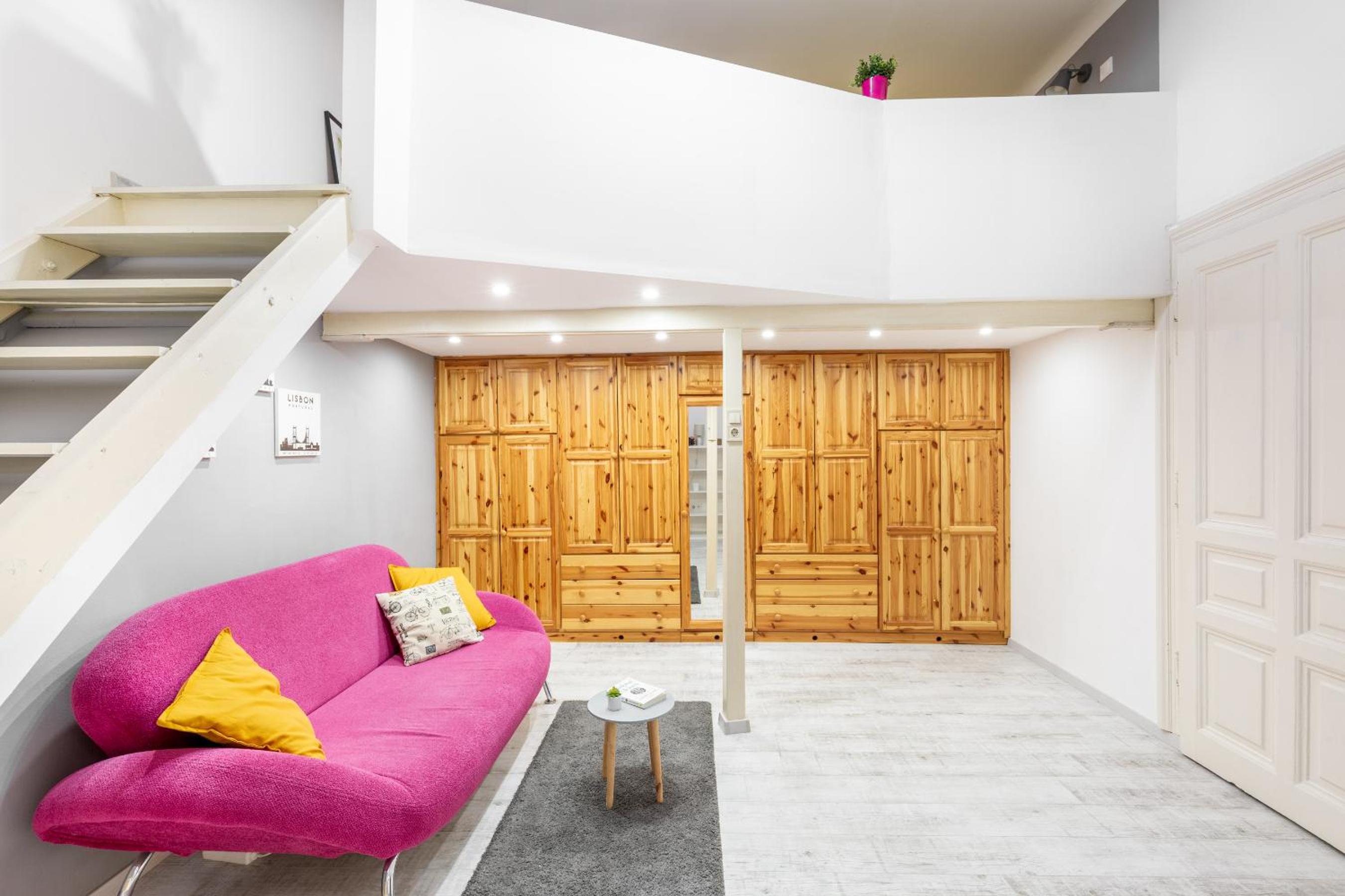 Quiet Cozy Art Apartment - City Center, Near Metro view 5