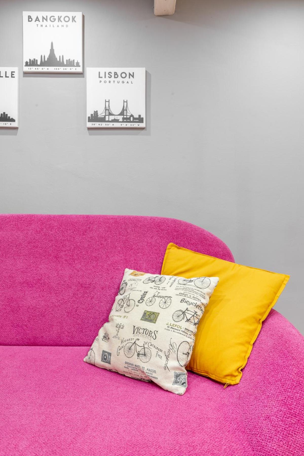 Quiet Cozy Art Apartment - City Center, Near Metro view 3