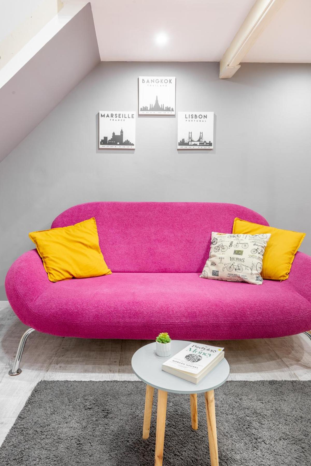 Quiet Cozy Art Apartment - City Center, Near Metro view 2