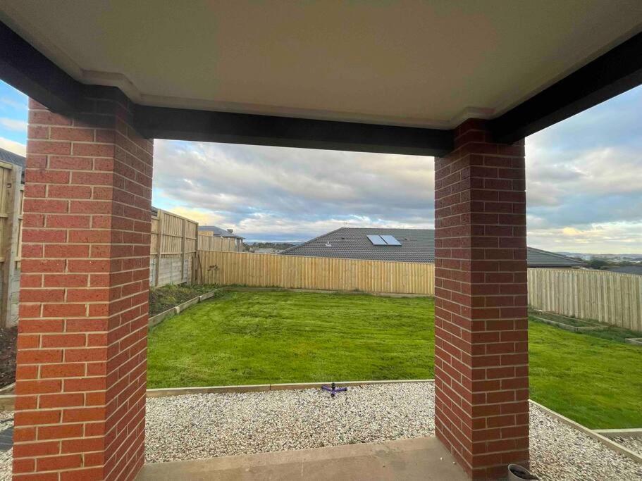 Empty Boat - Spacious 5 Bedroom Entire Modern home in Wallan
