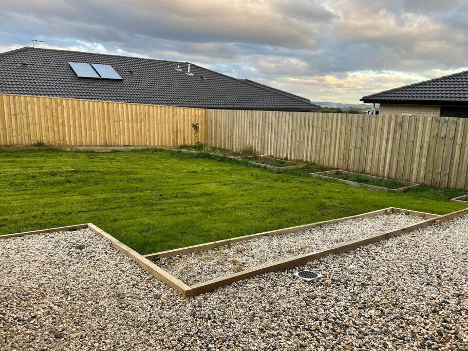 Empty Boat - Spacious 5 Bedroom Entire Modern home in Wallan