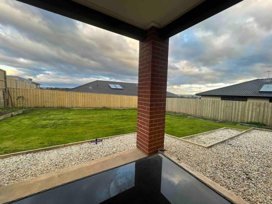 Empty Boat - Spacious 5 Bedroom Entire Modern home in Wallan