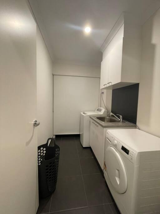 Empty Boat - Spacious 5 Bedroom Entire Modern home in Wallan