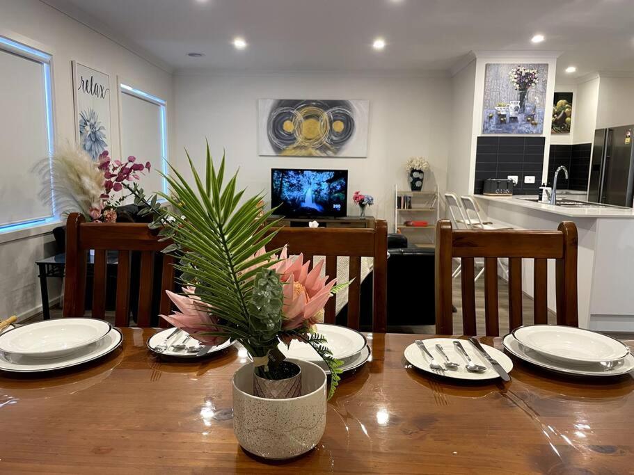 Empty Boat - Spacious 5 Bedroom Entire Modern home in Wallan