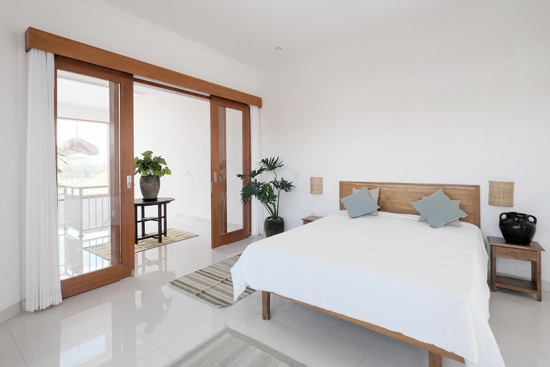 Canggu Central Escape - Quiet 3BR Villa with Pool 5 mins to Beach view 5