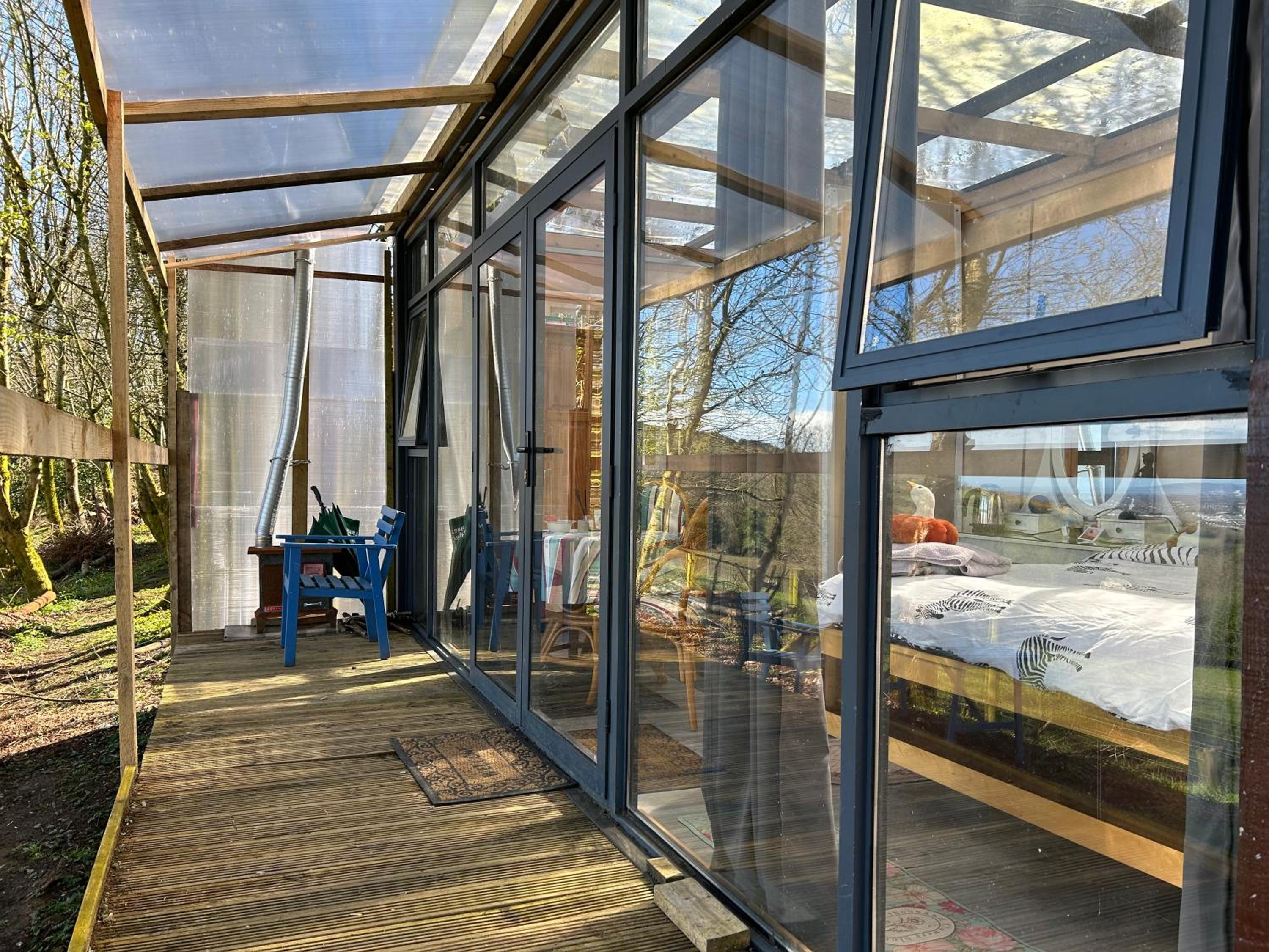 Sky gazer cabin in the woods