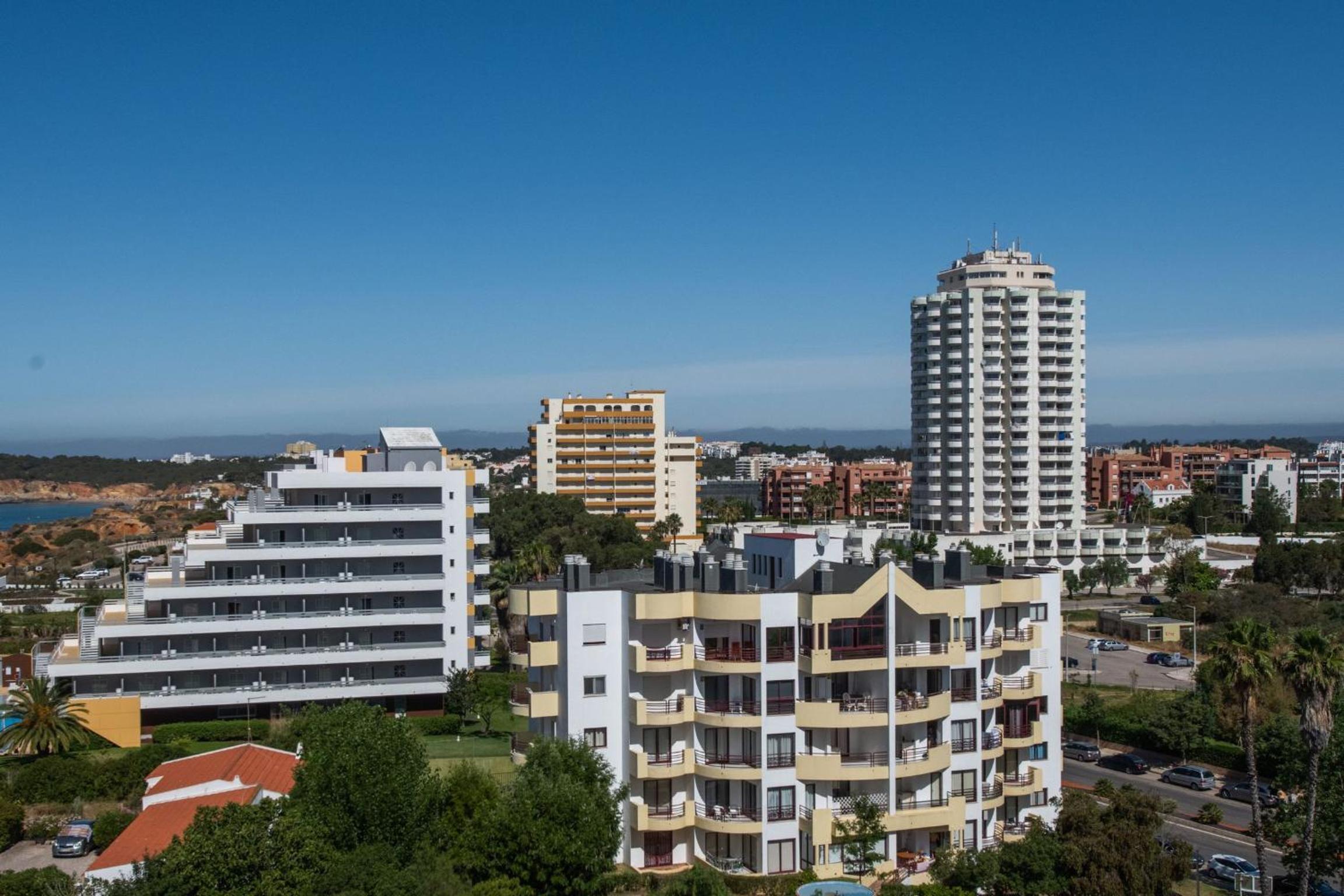Beachfront 1 BDR Apartment With Pool by LovelyStay view 4